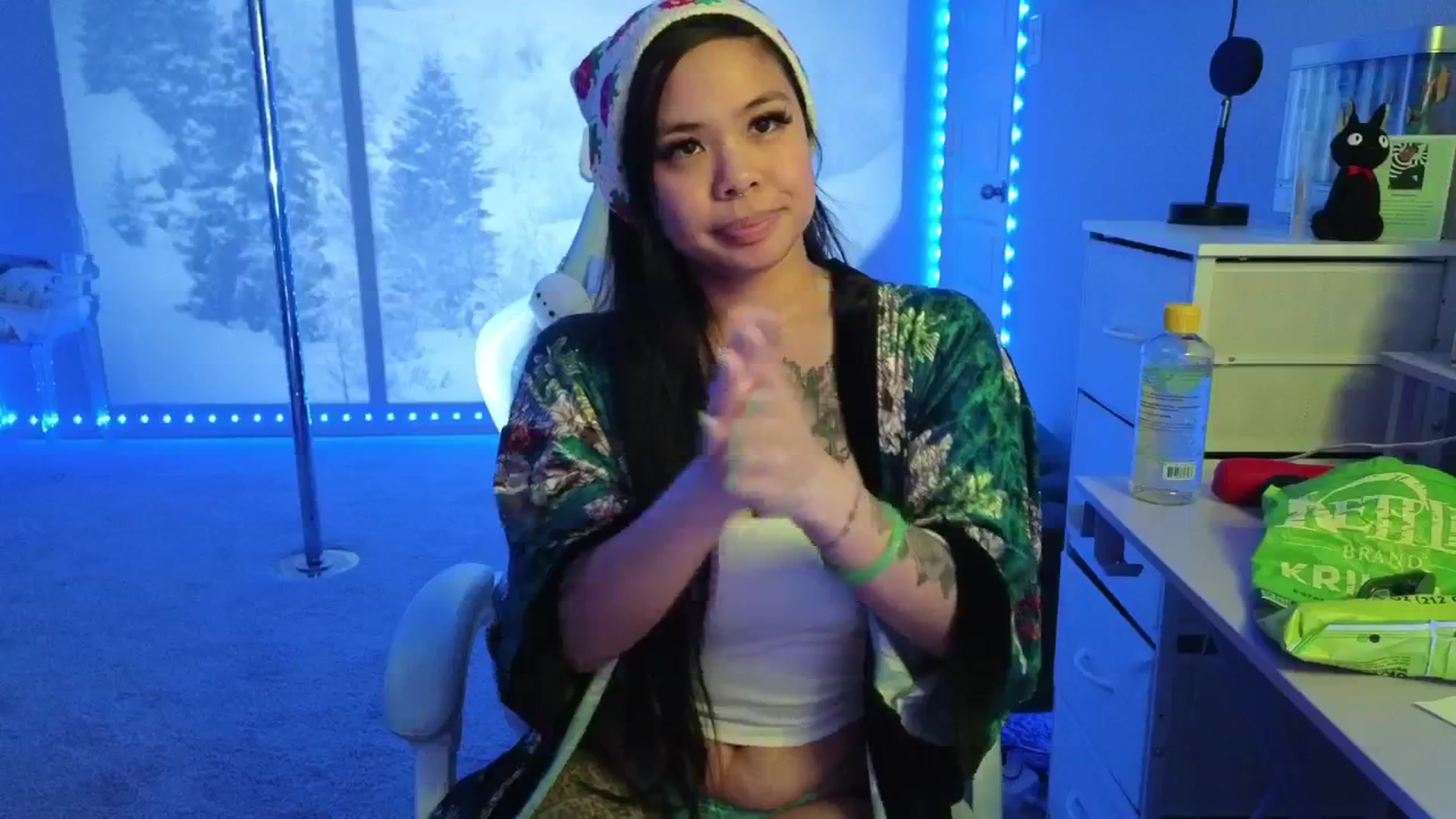 dolllface video thumbnail