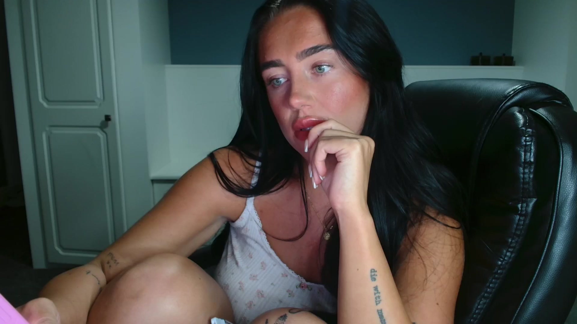 ElleBloom video thumbnail