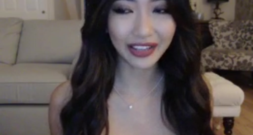 MissReinaT video thumbnail