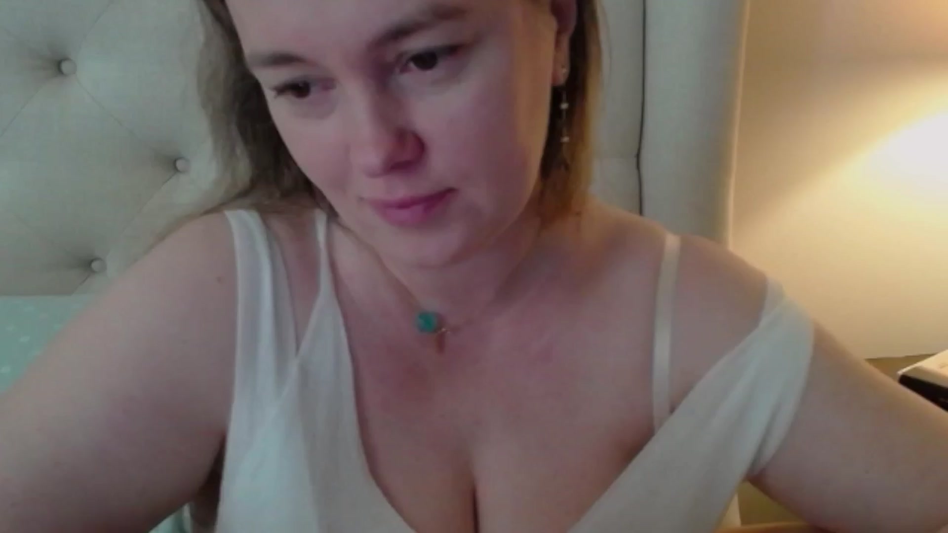 J0llye video thumbnail