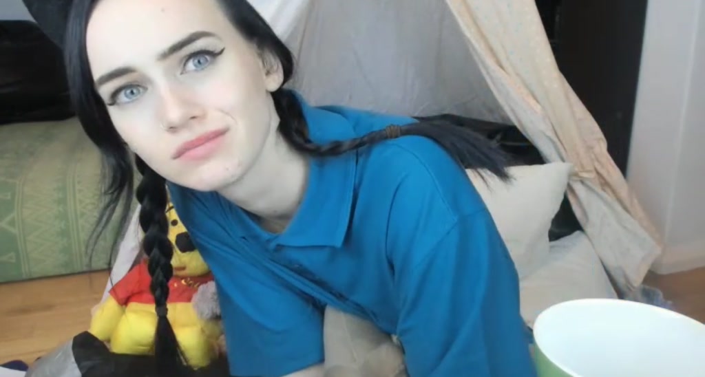 MiaMunro video thumbnail