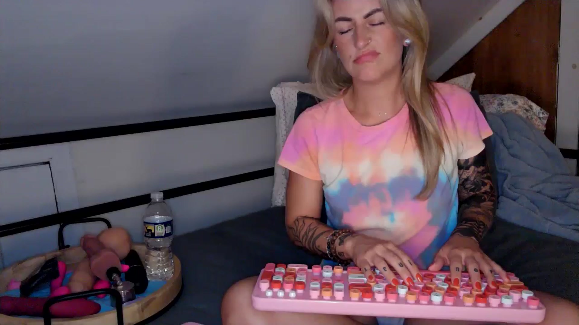 Lena_bee video thumbnail