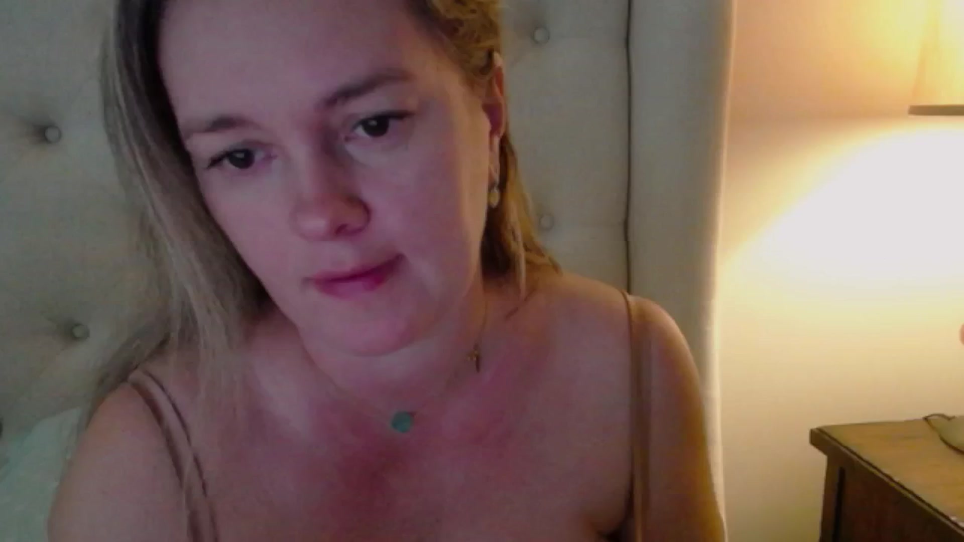 J0llye video thumbnail