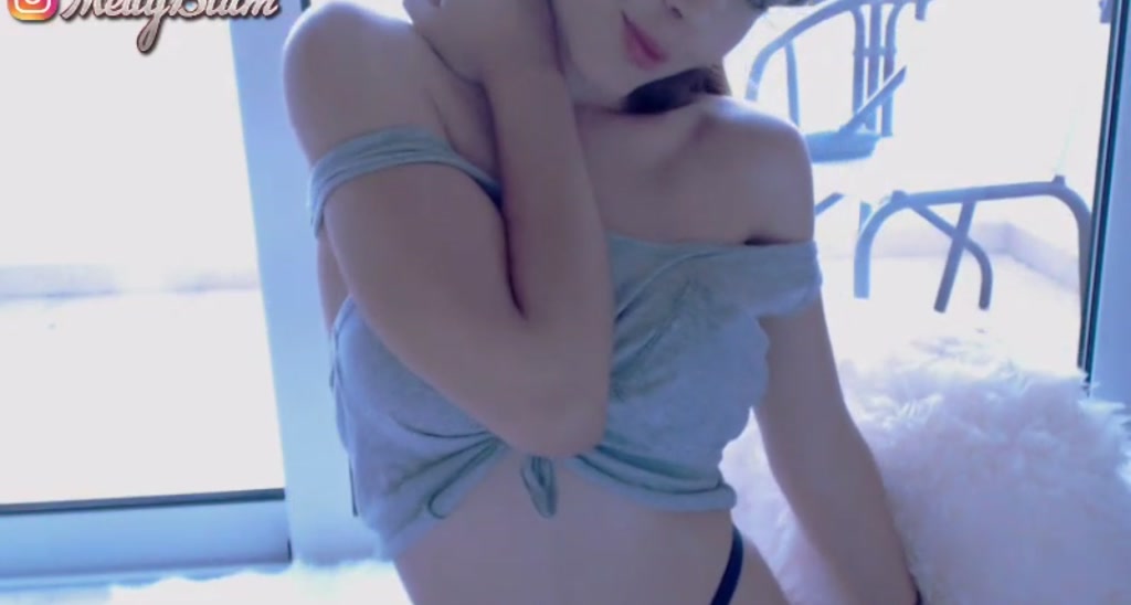 MellyBlum_ video thumbnail