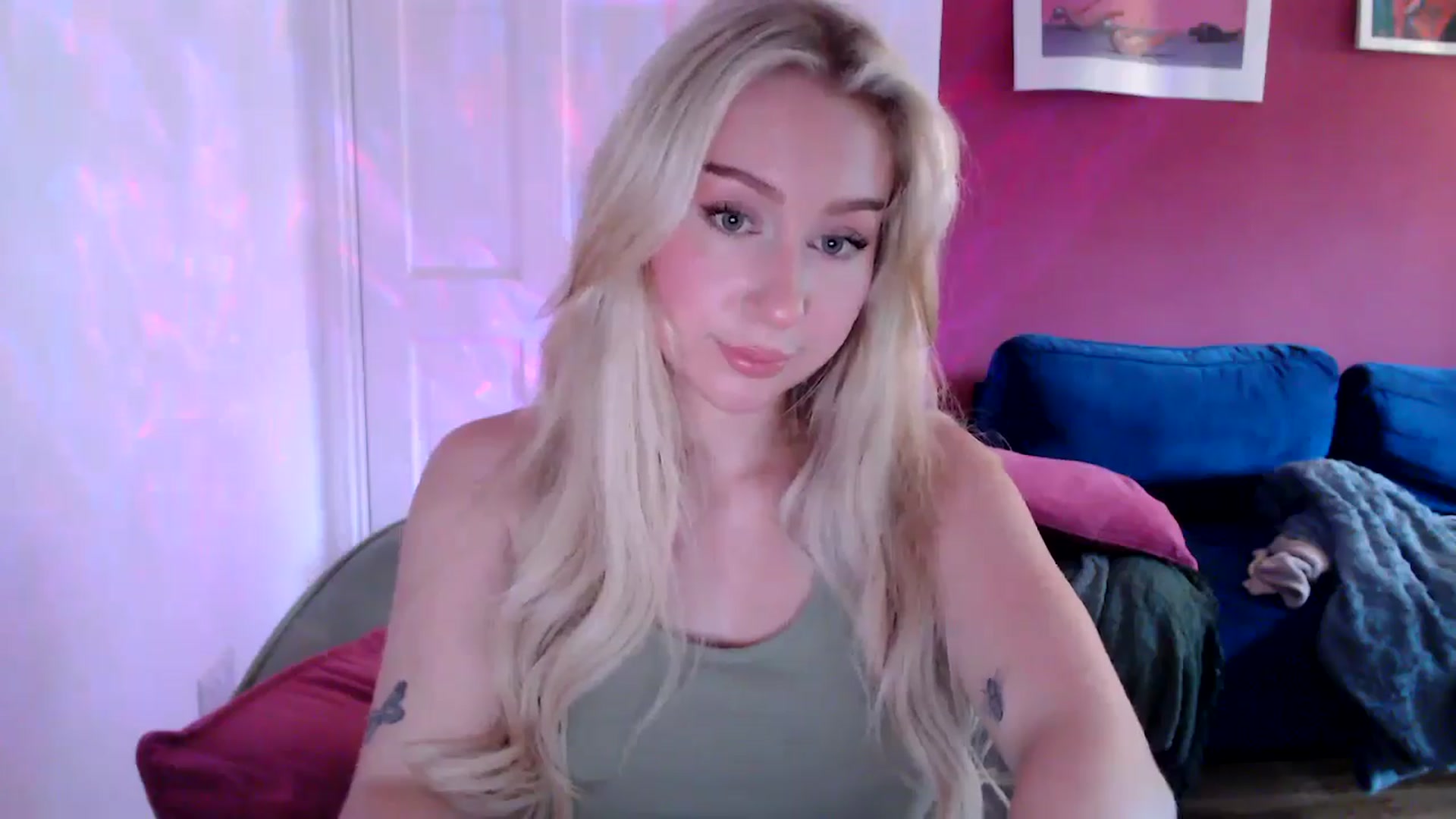 PetiteAvax video thumbnail