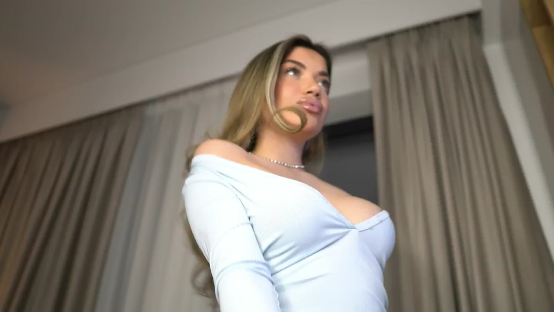 EsmeLuv video thumbnail