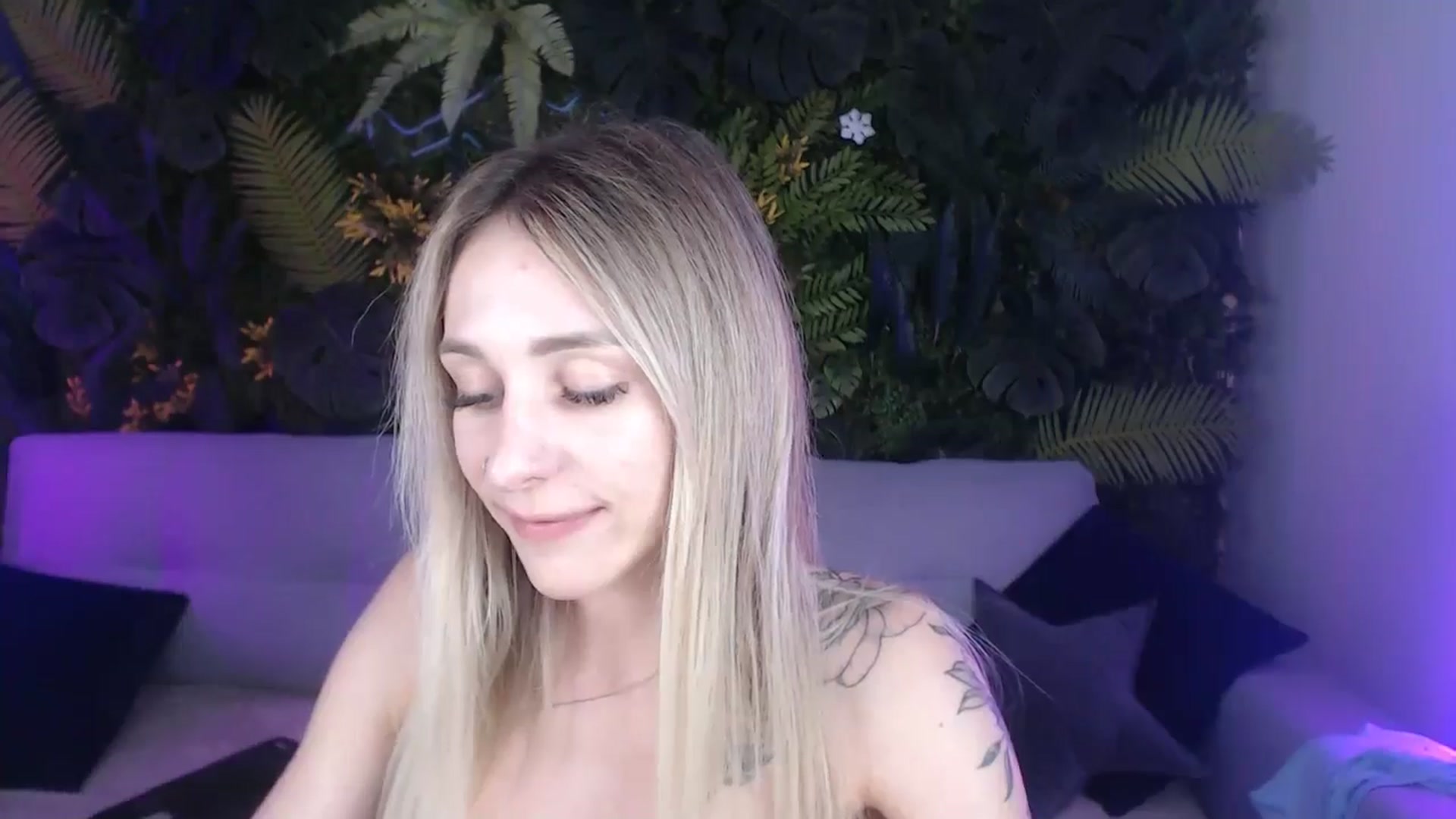 Horny_Blond video thumbnail