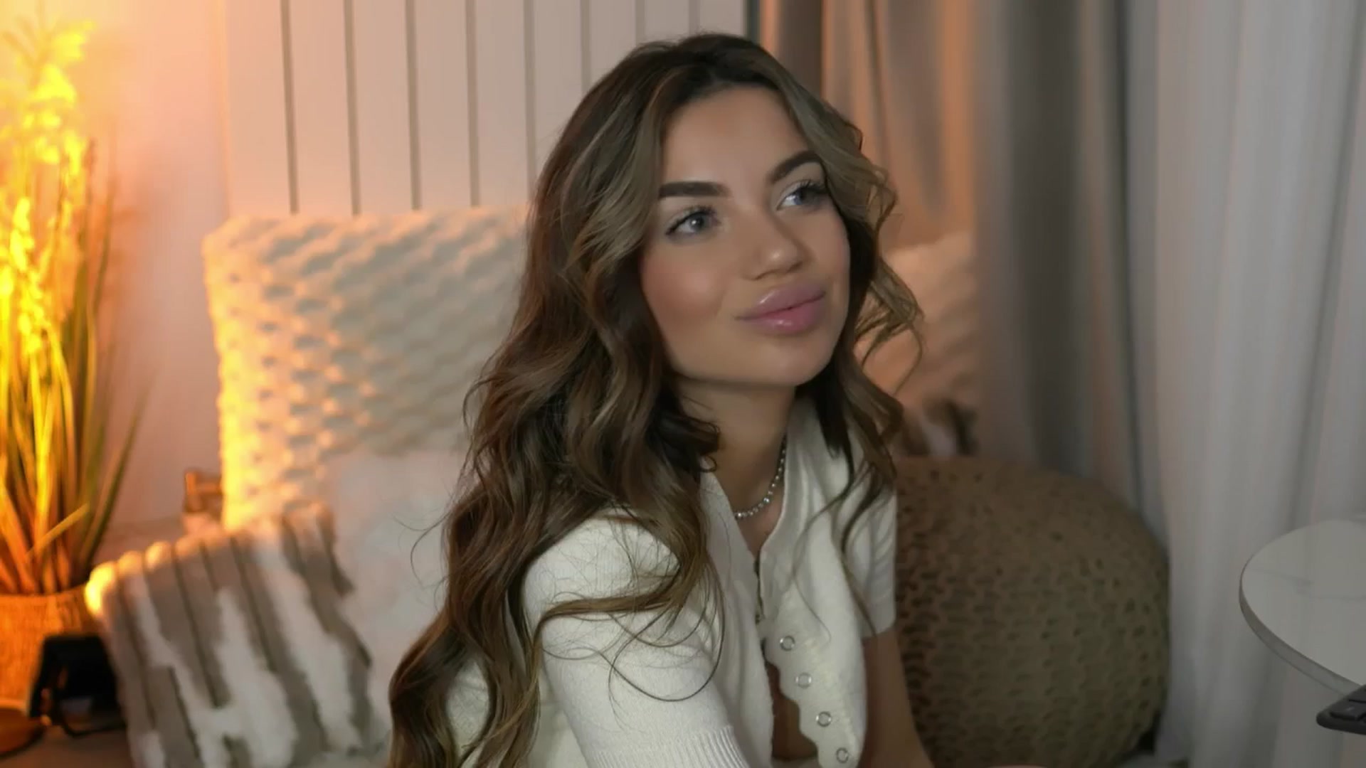 EsmeLuv video thumbnail
