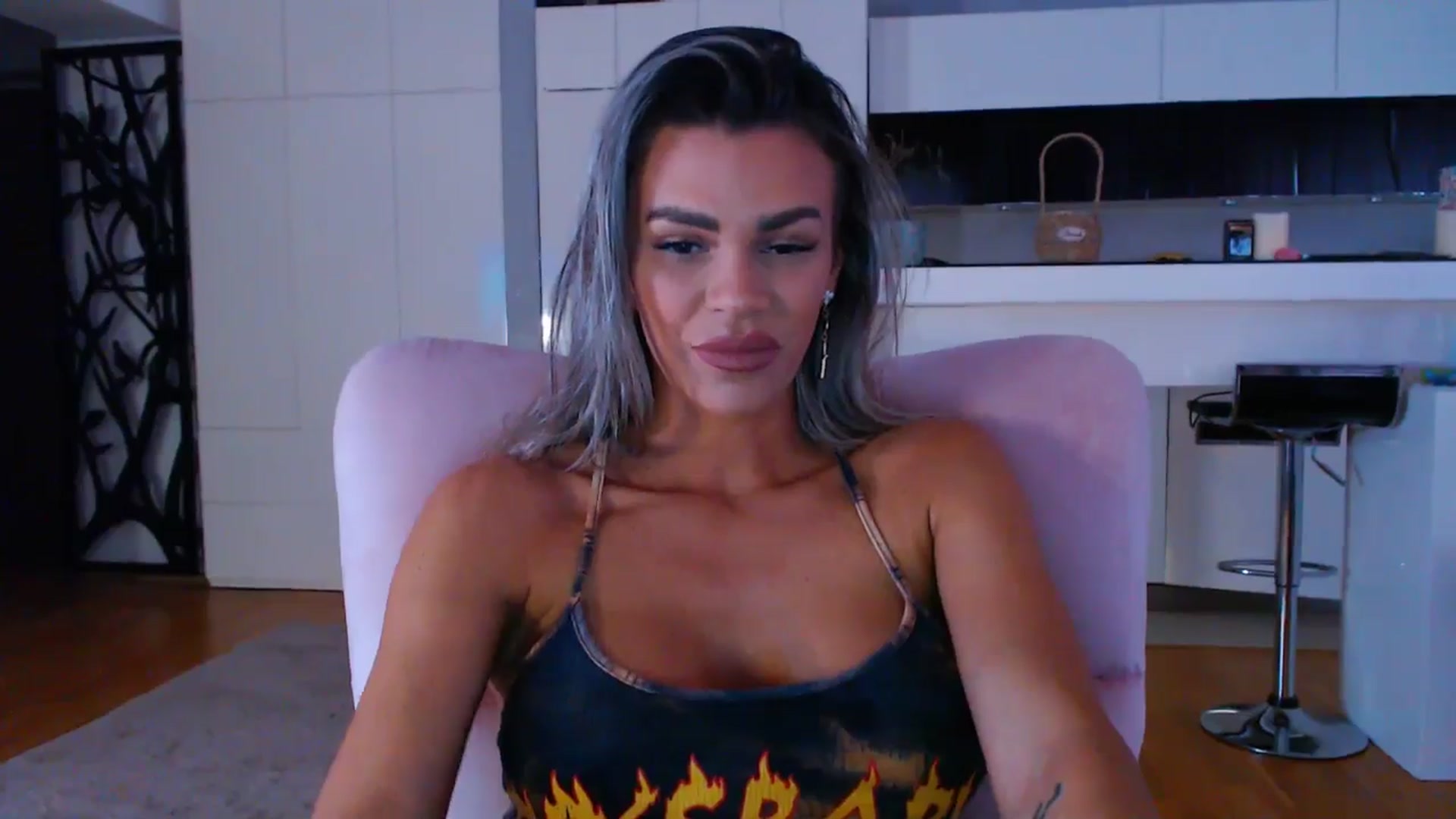 D_y_y video thumbnail