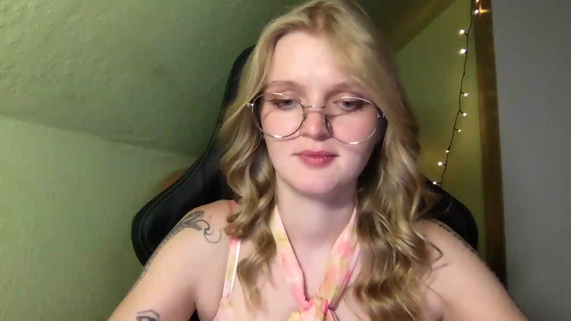 Lovely_Ari video thumbnail