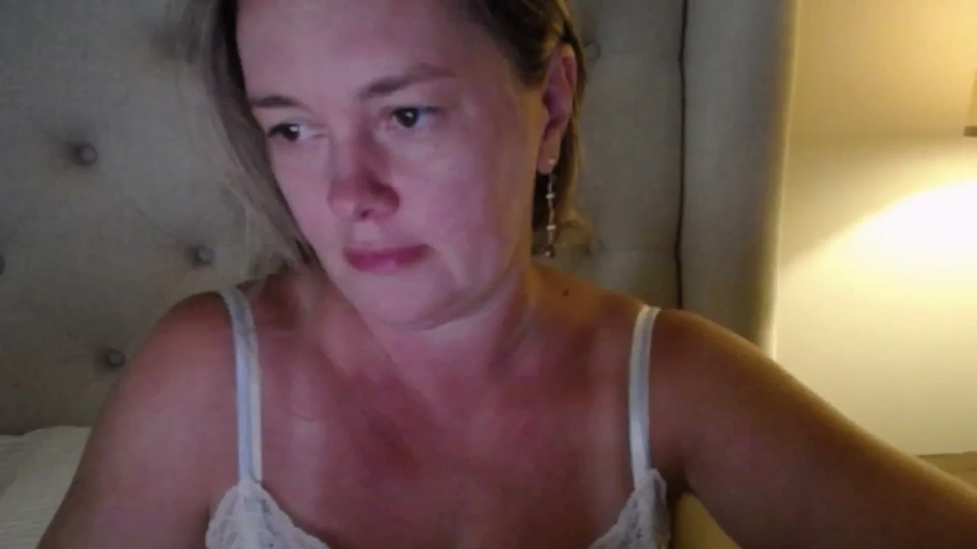J0llye video thumbnail