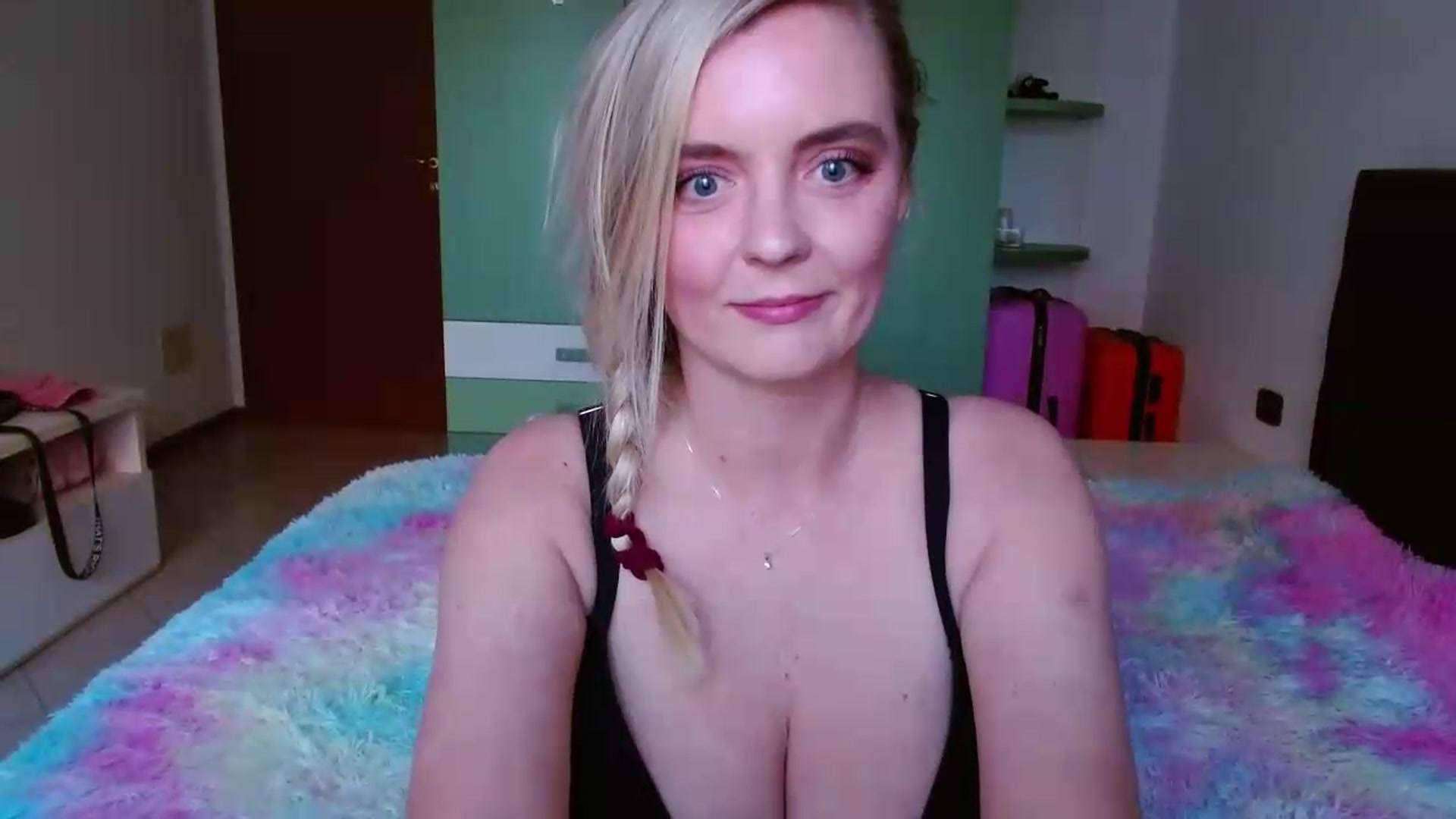 MissAura video thumbnail