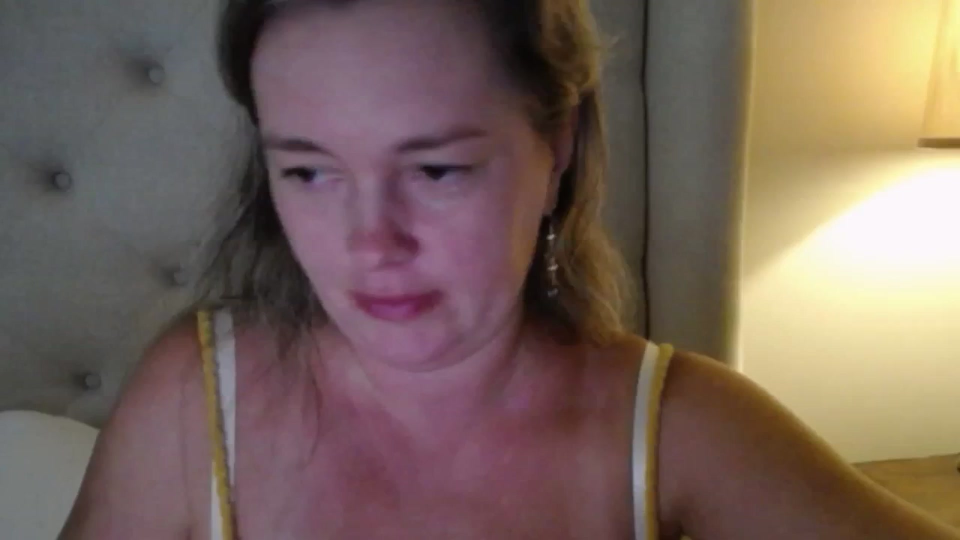 J0llye video thumbnail