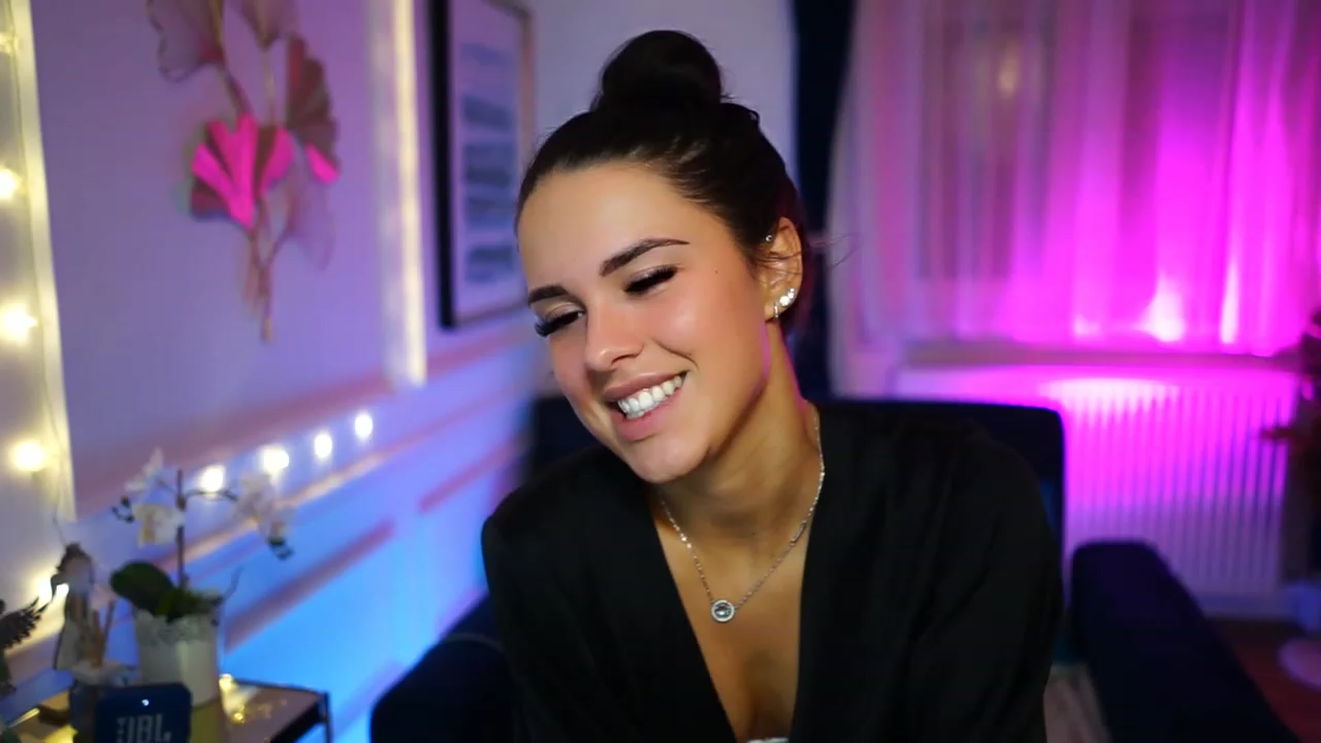 cinnabellee video thumbnail