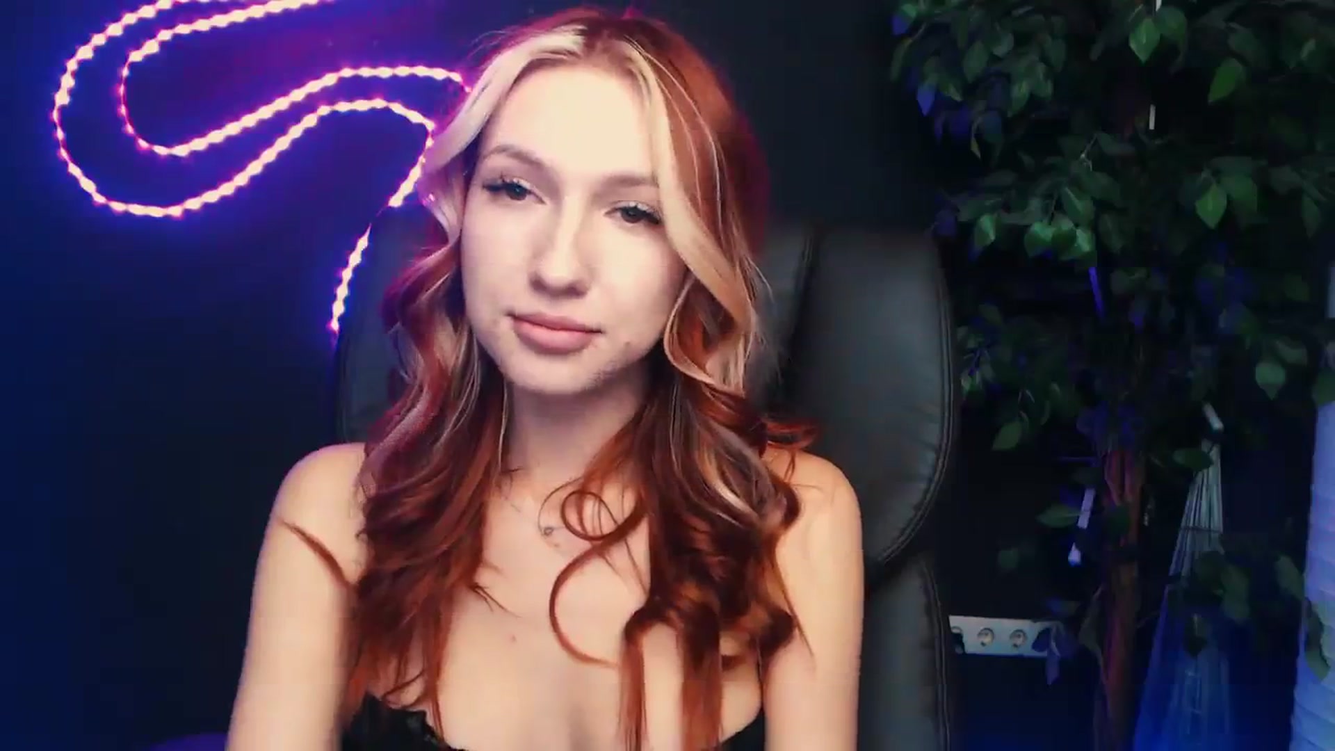 LovelyGin video thumbnail