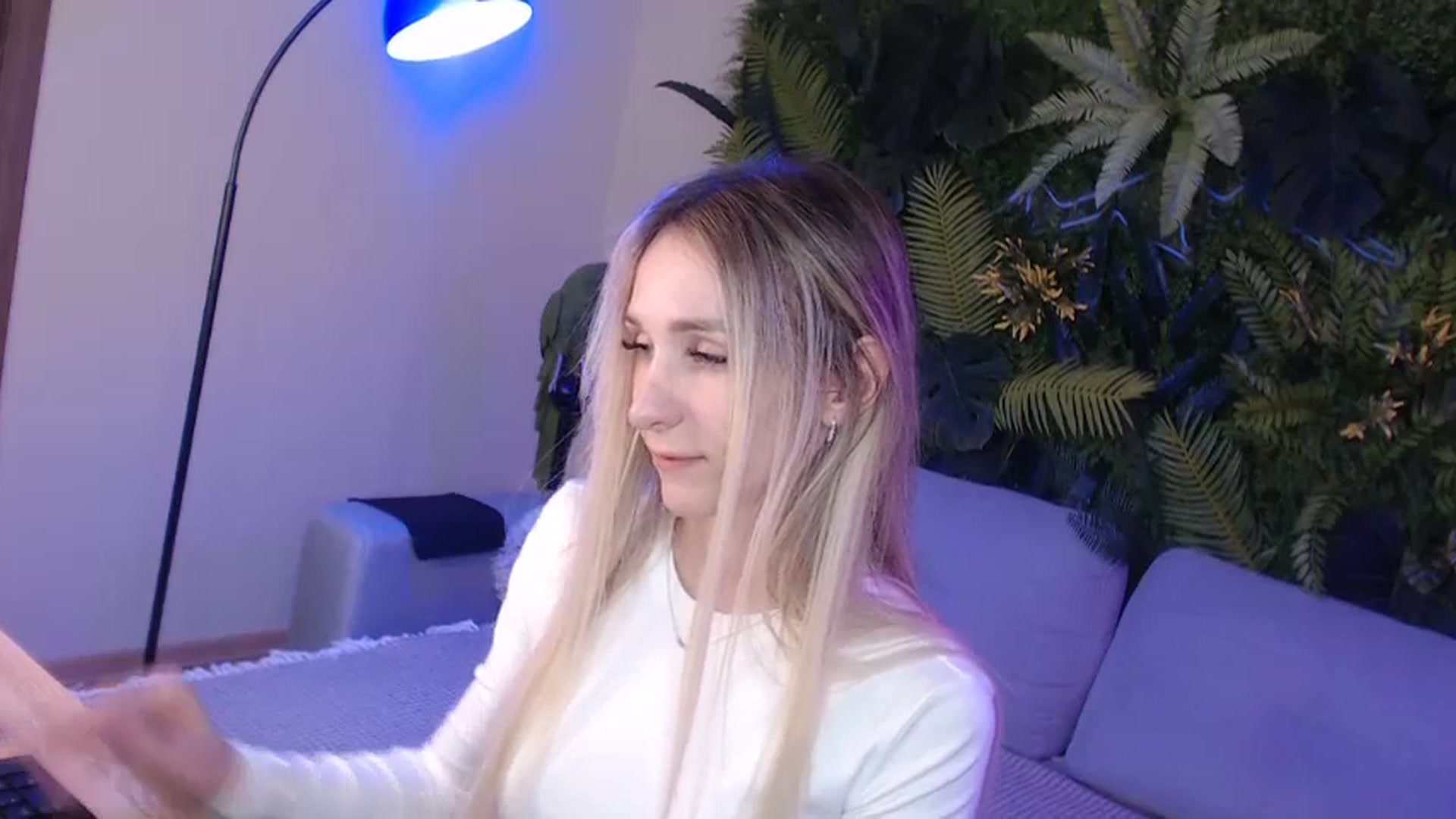 Horny_Blond video thumbnail