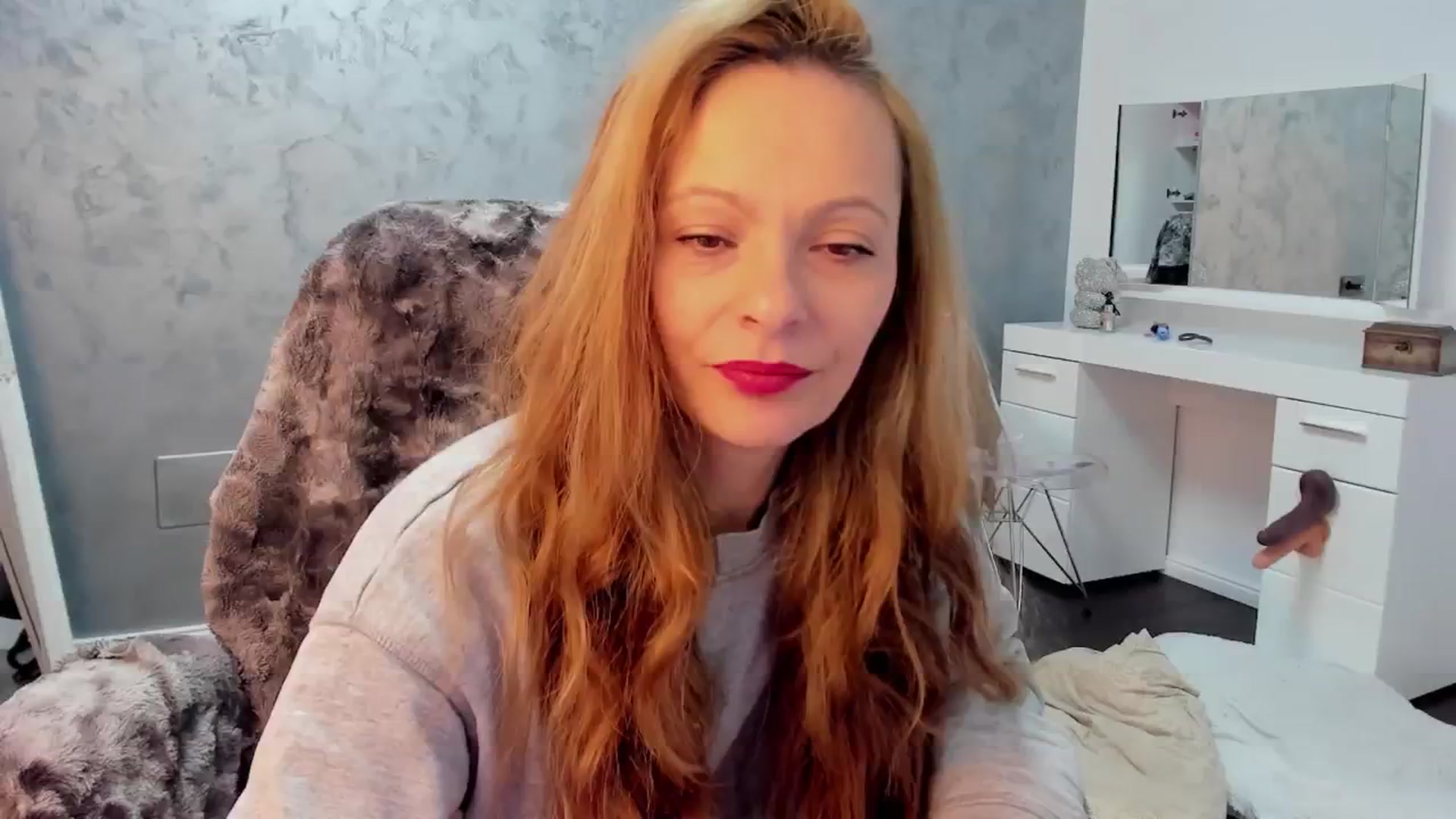 OhMyMiaa video thumbnail