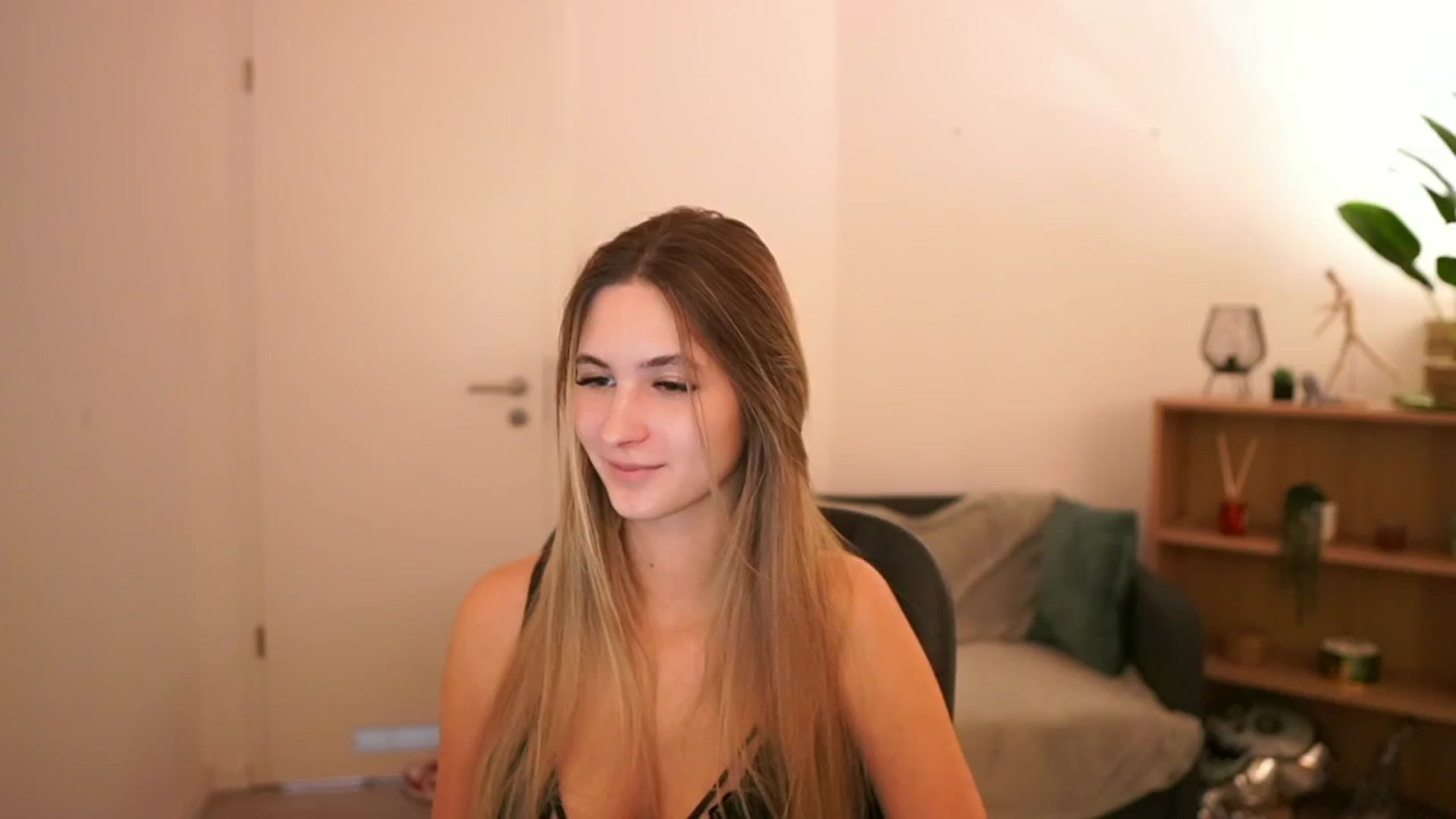 CuteGirl_18 video thumbnail