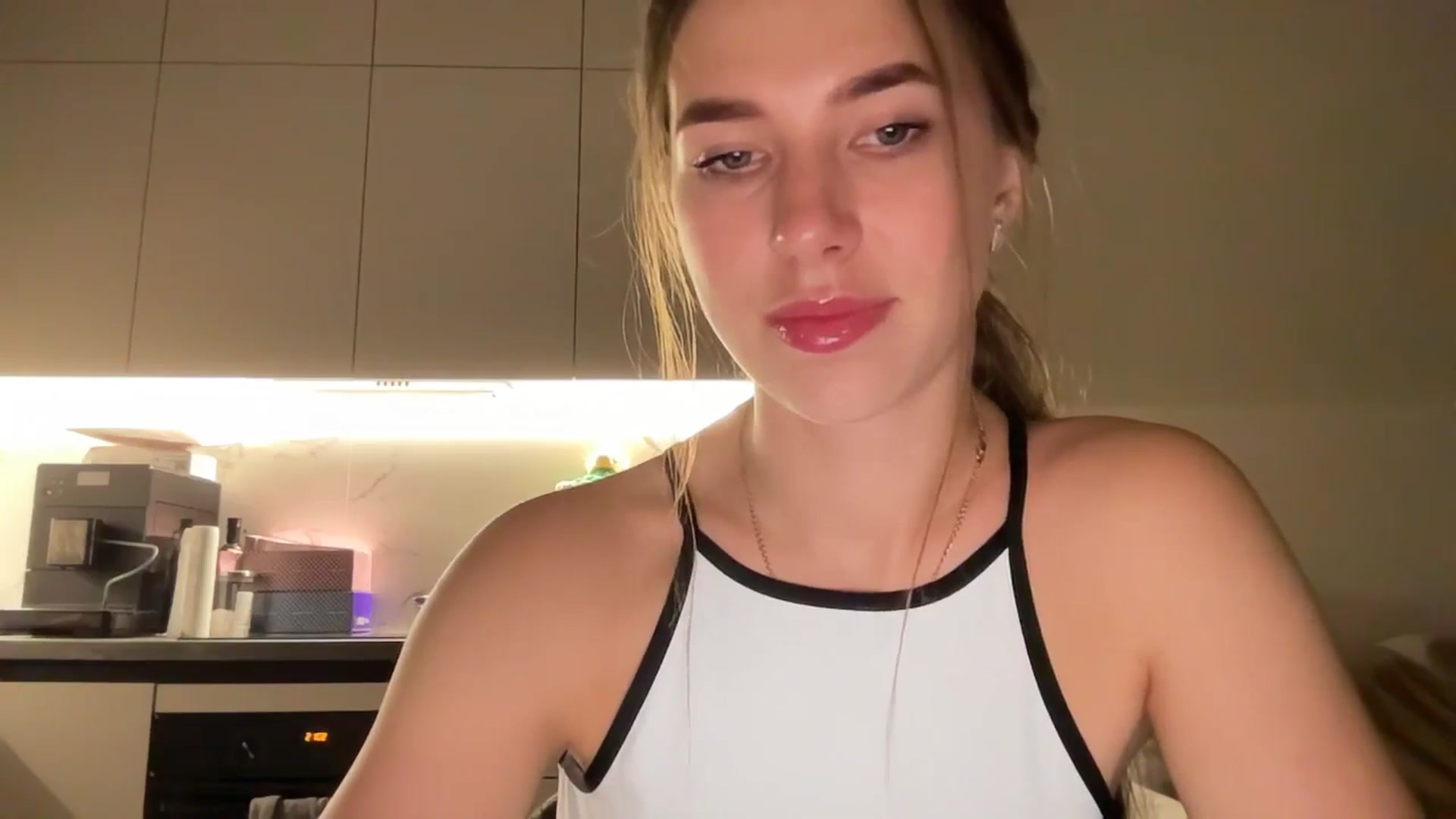 kissfreeze video thumbnail