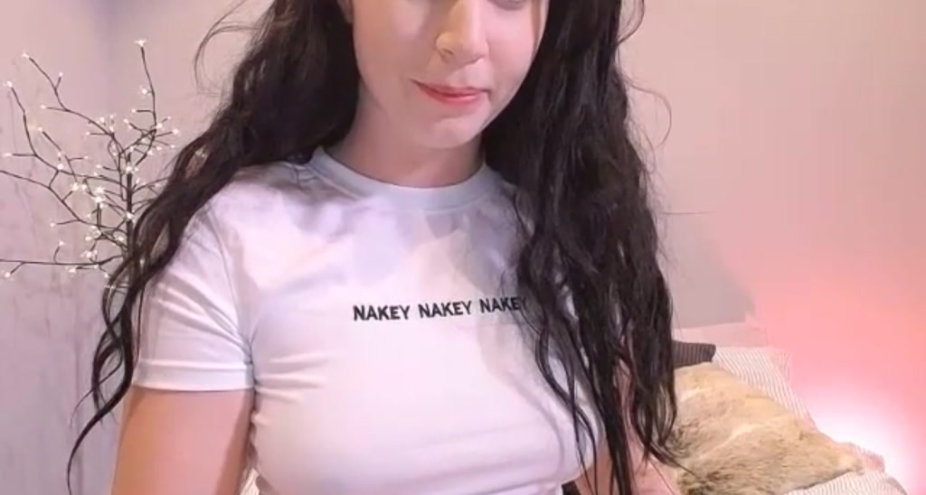 EllaVeee video thumbnail