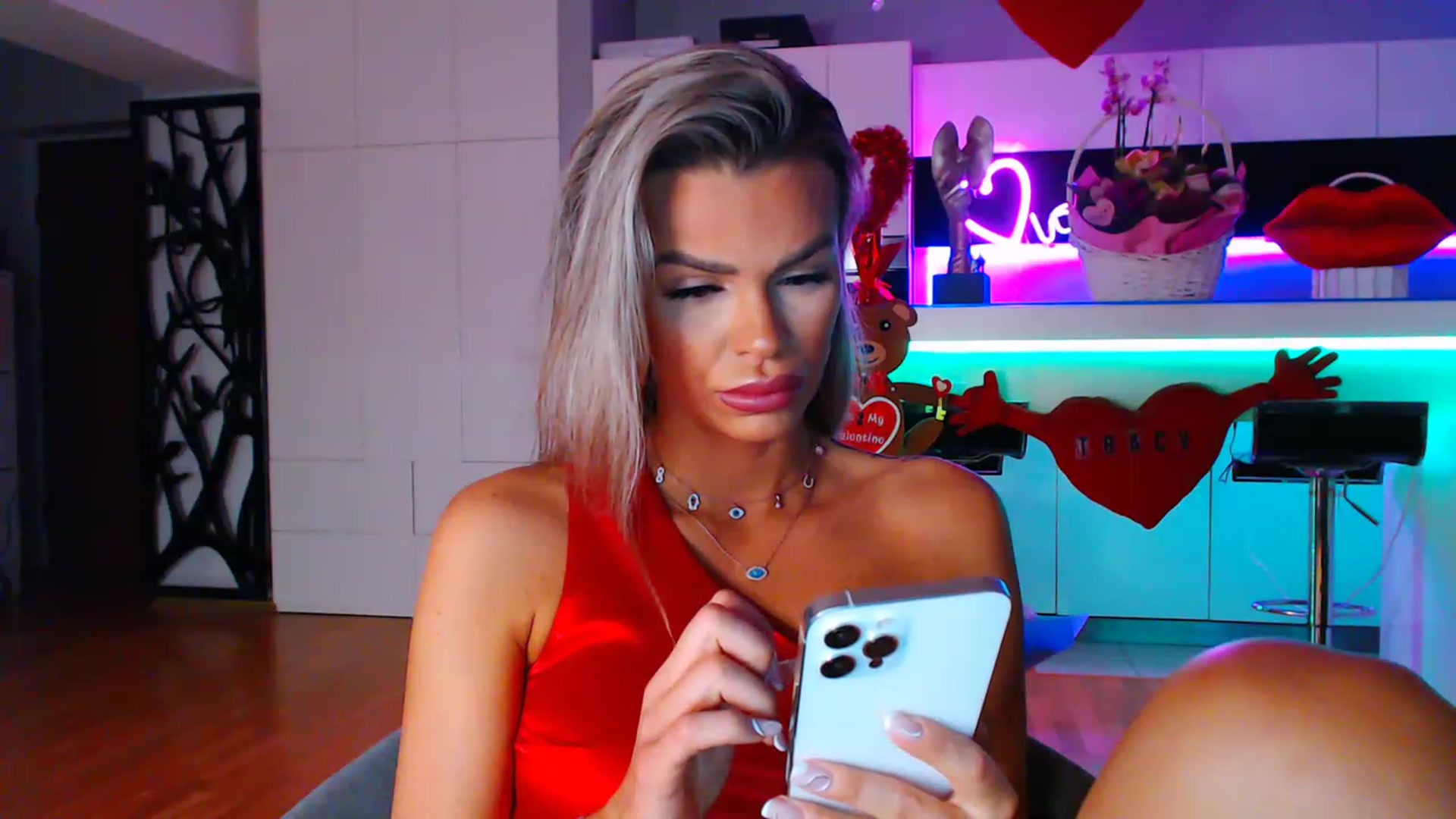 D_y_y video thumbnail