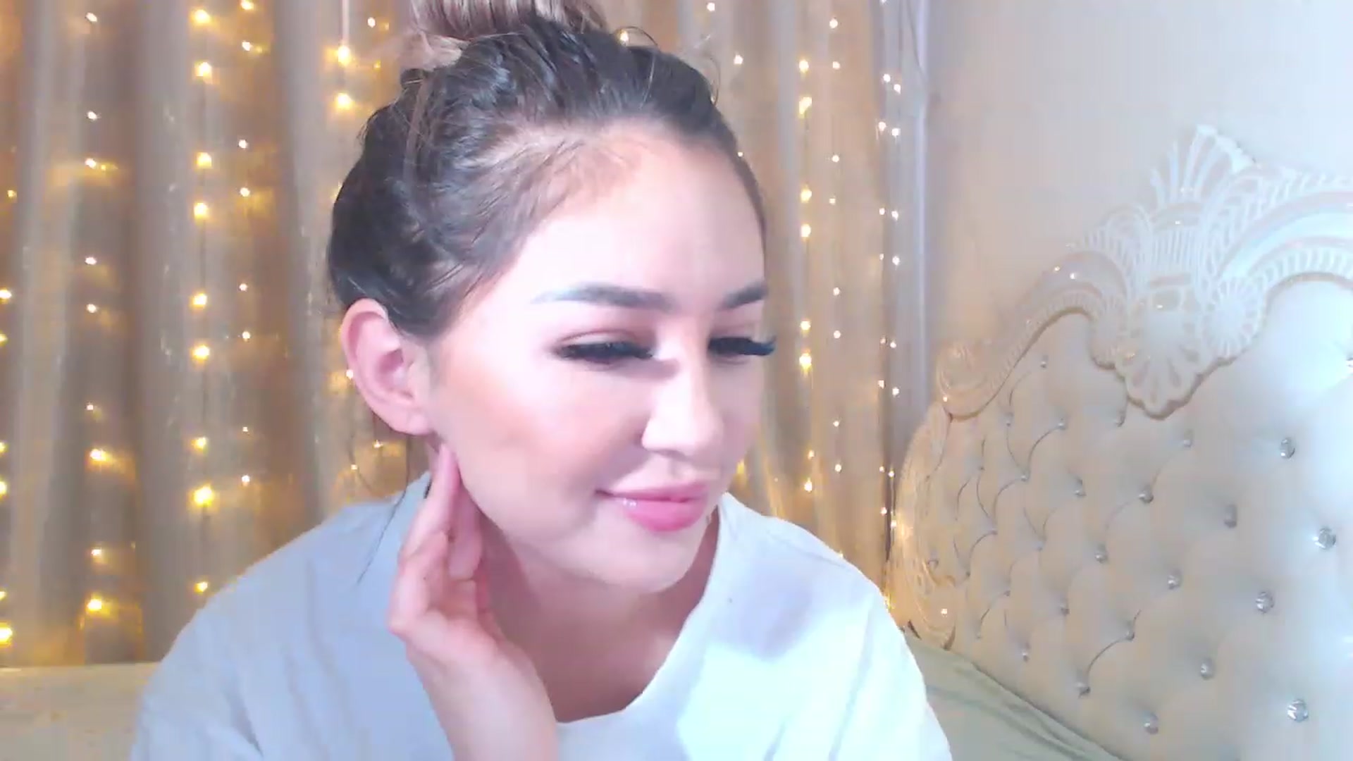 MiraKyong video thumbnail