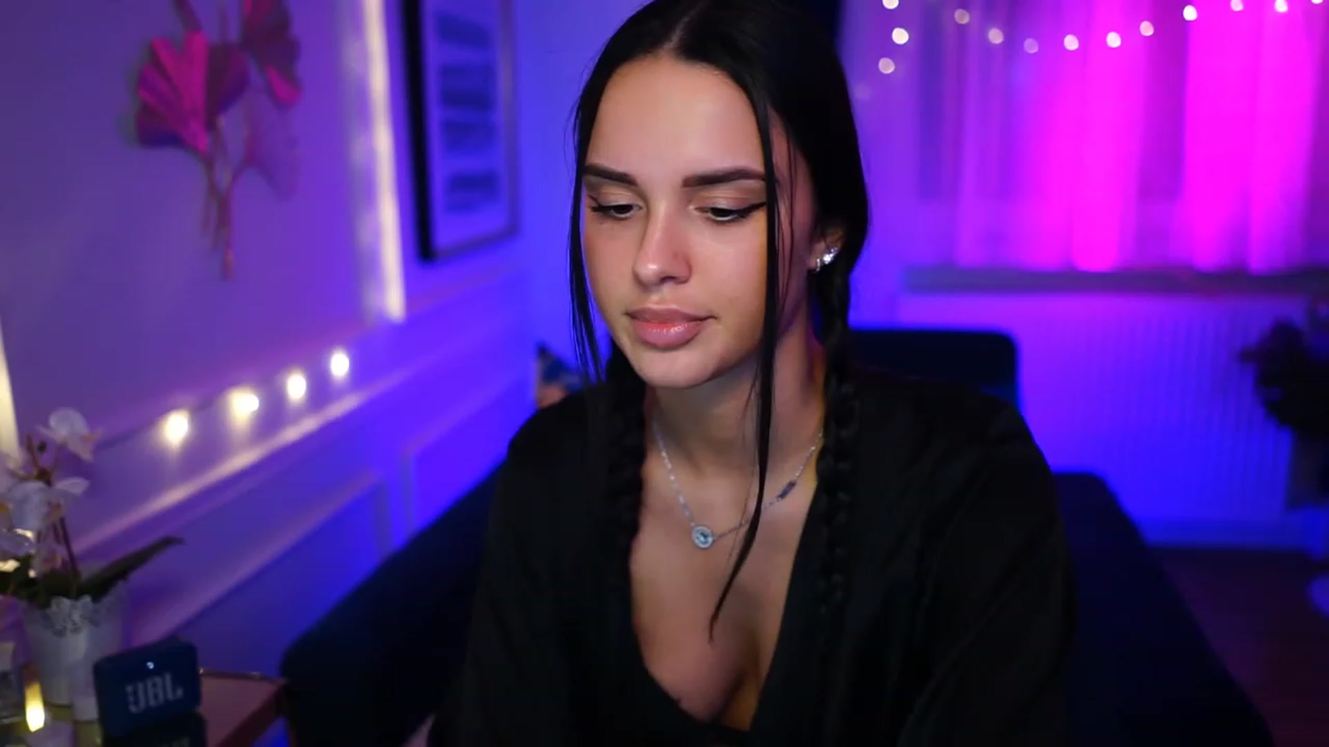 cinnabellee video thumbnail
