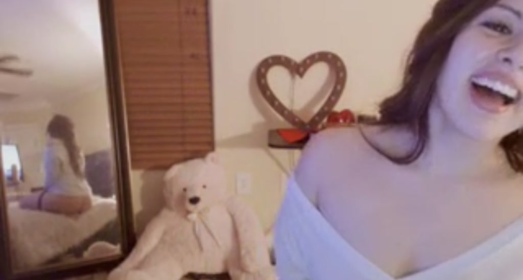 IsabelleDoll video thumbnail
