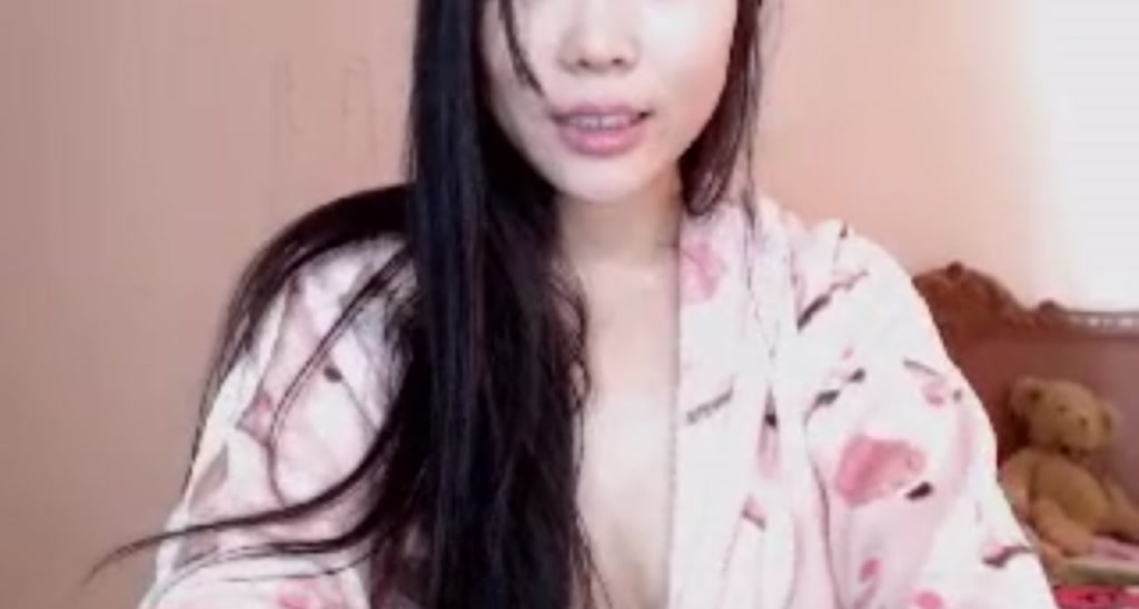 LeenaQ video thumbnail