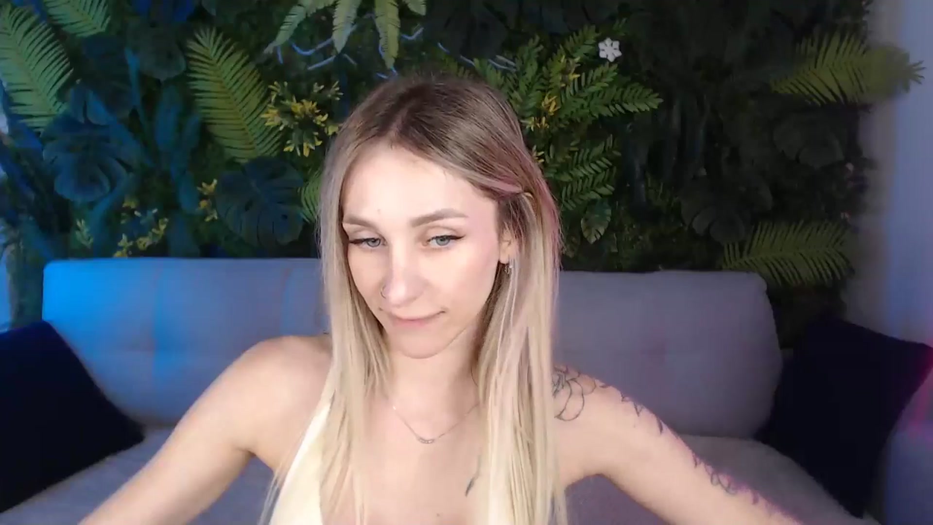 Horny_Blond video thumbnail