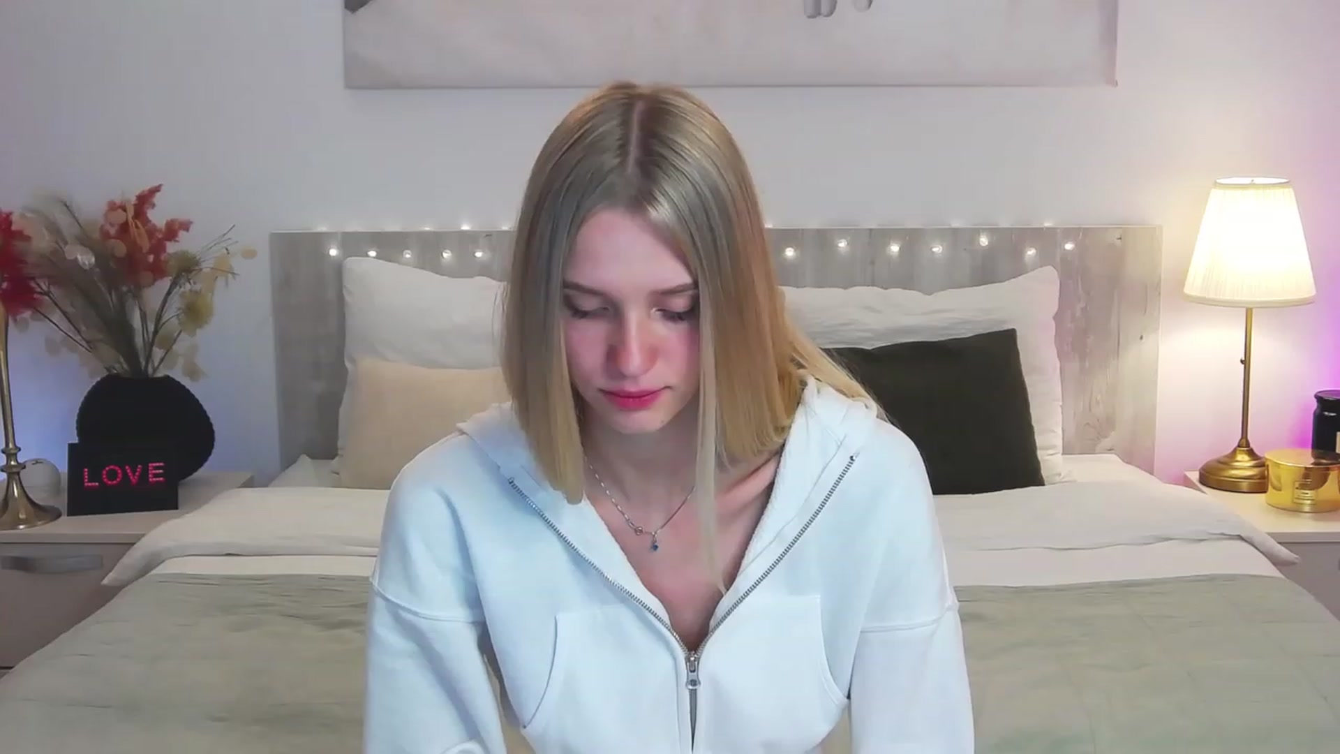 Angell_XO video thumbnail
