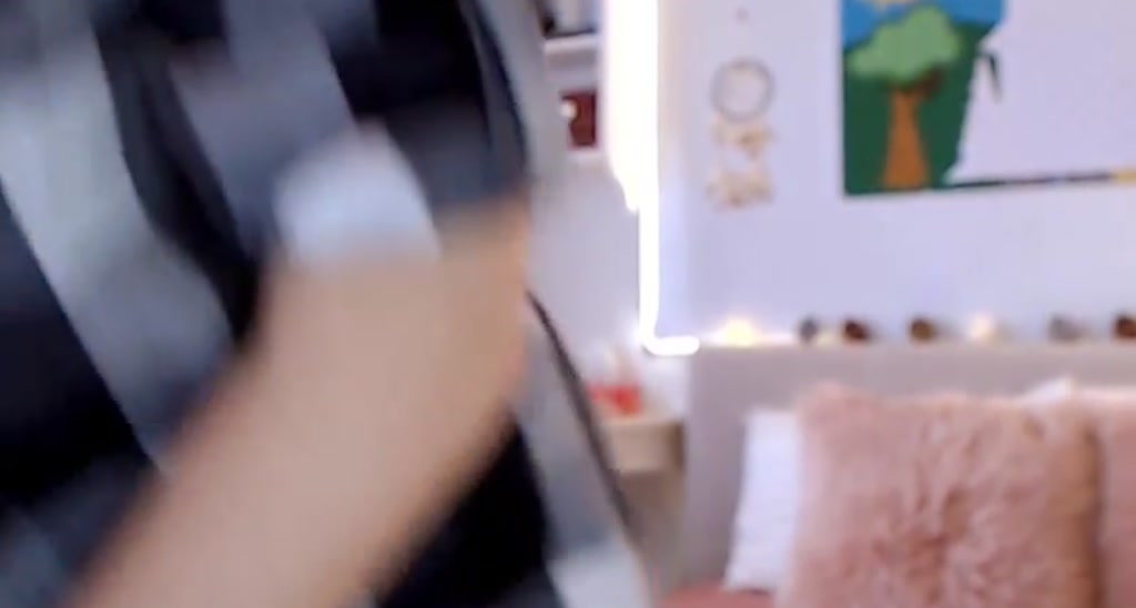 Ami_White video thumbnail
