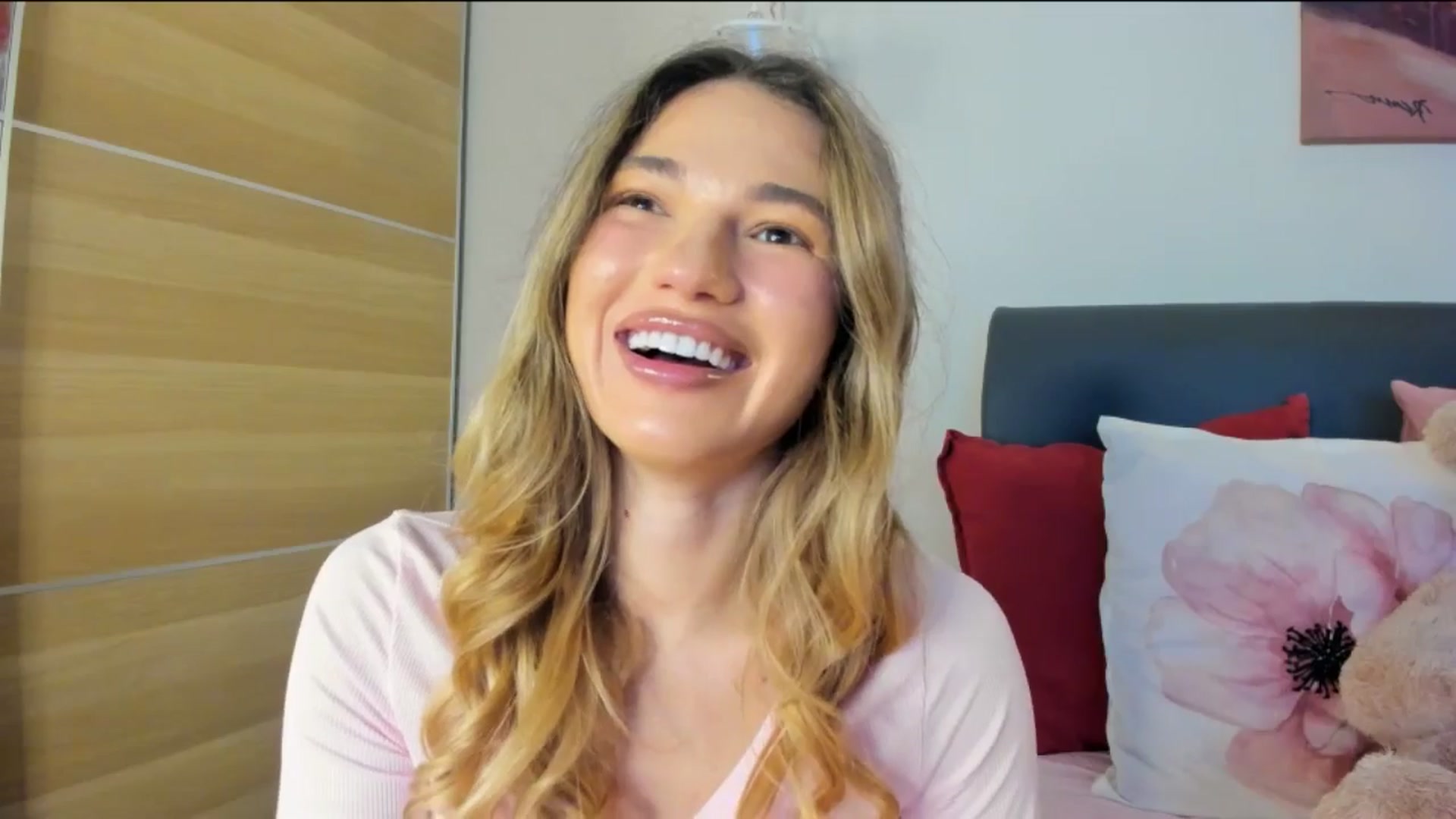 Dariadely video thumbnail