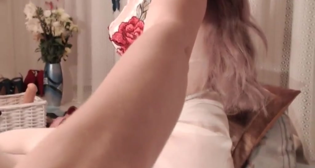 TinyLaura video thumbnail