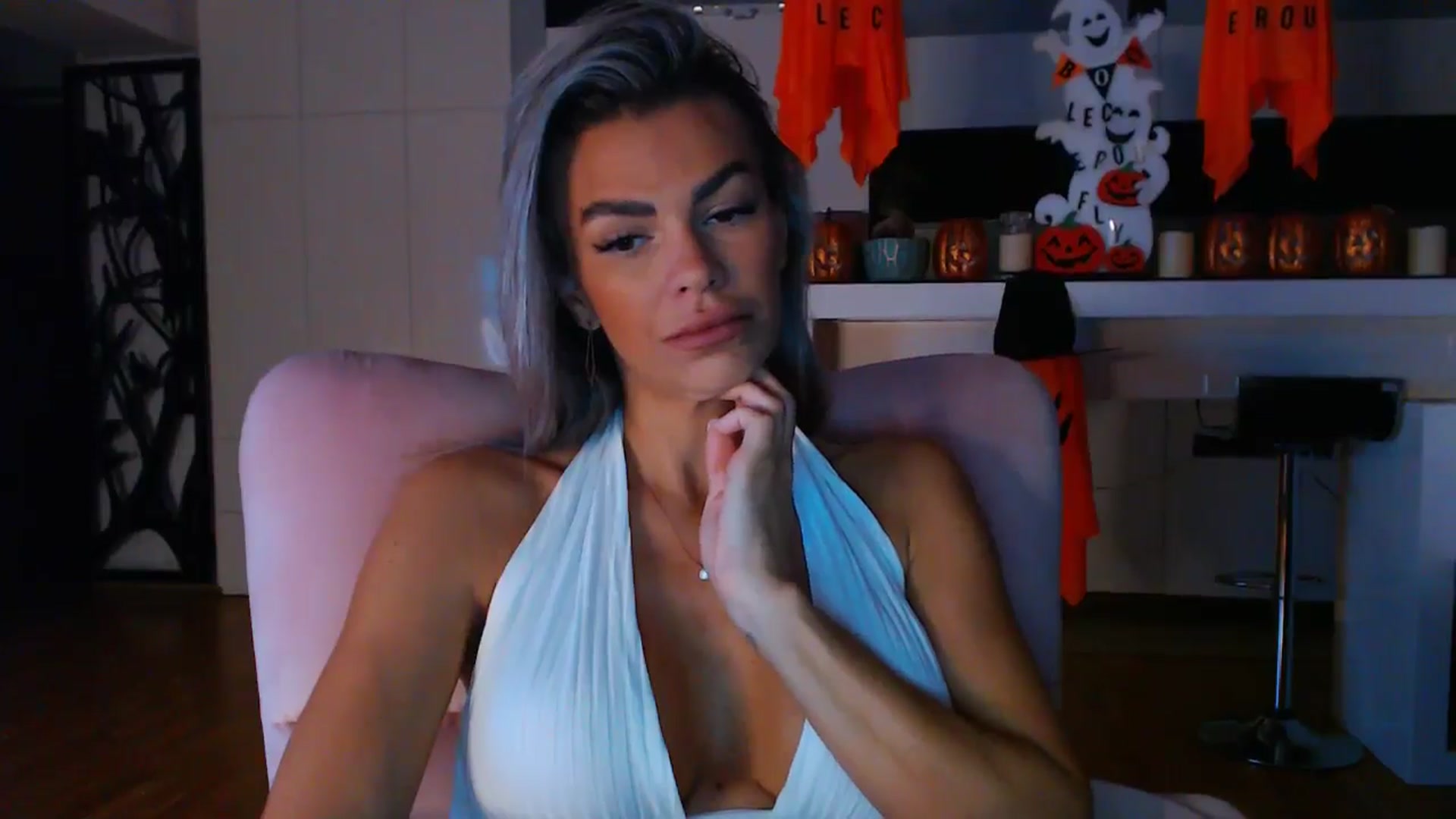 D_y_y video thumbnail