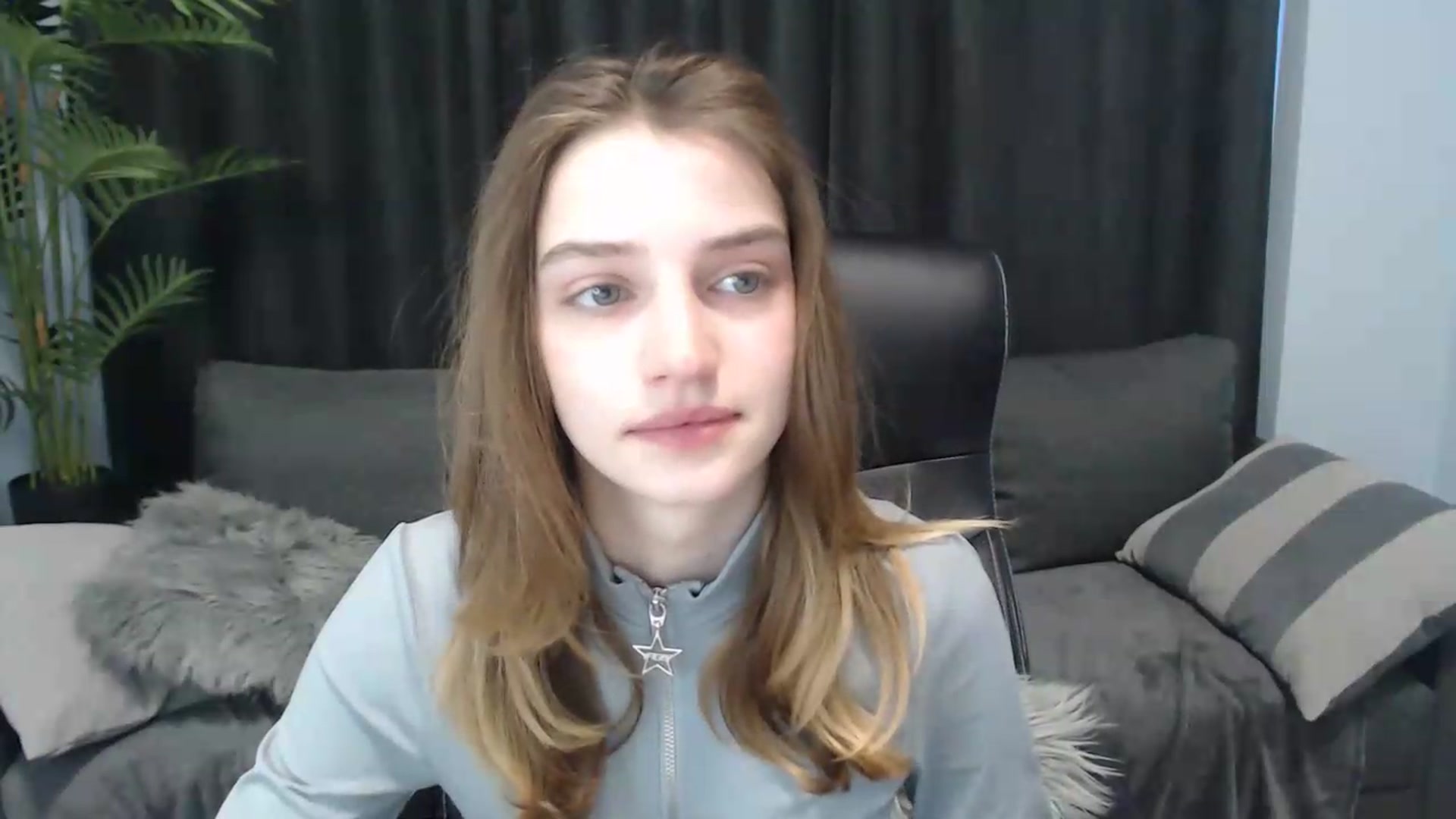 LaraMinx video thumbnail