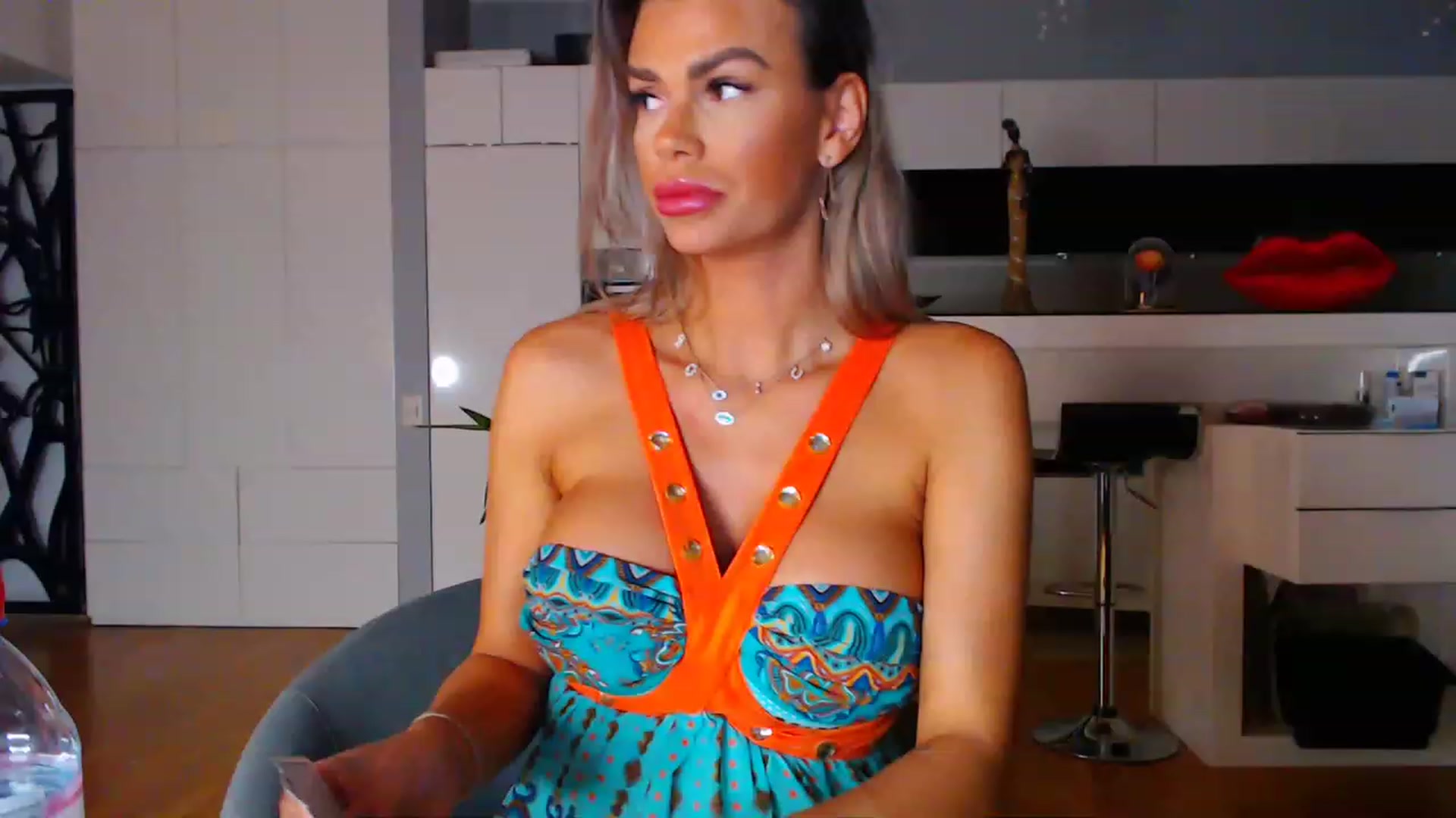 D_y_y video thumbnail