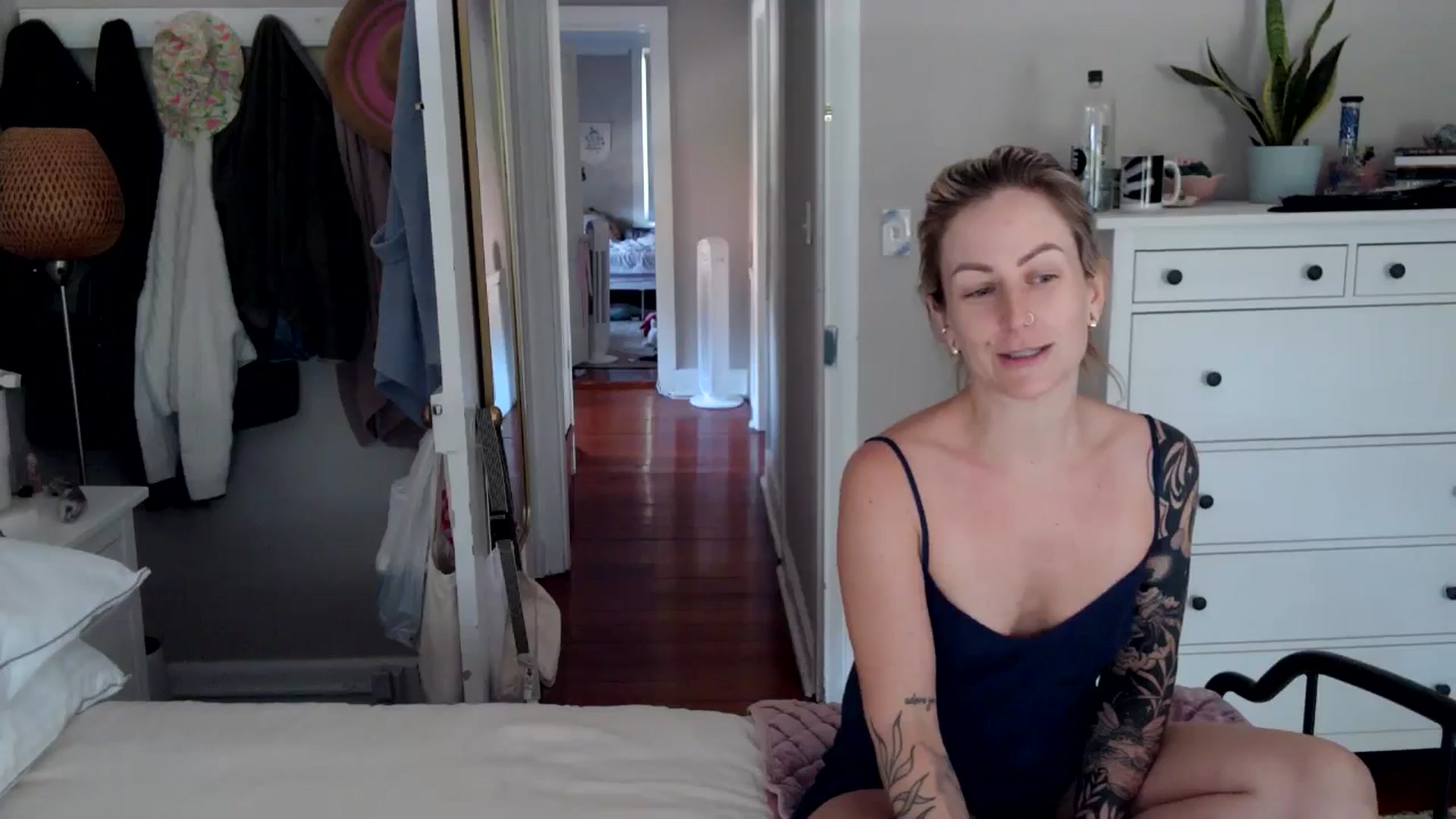 Lena_bee video thumbnail