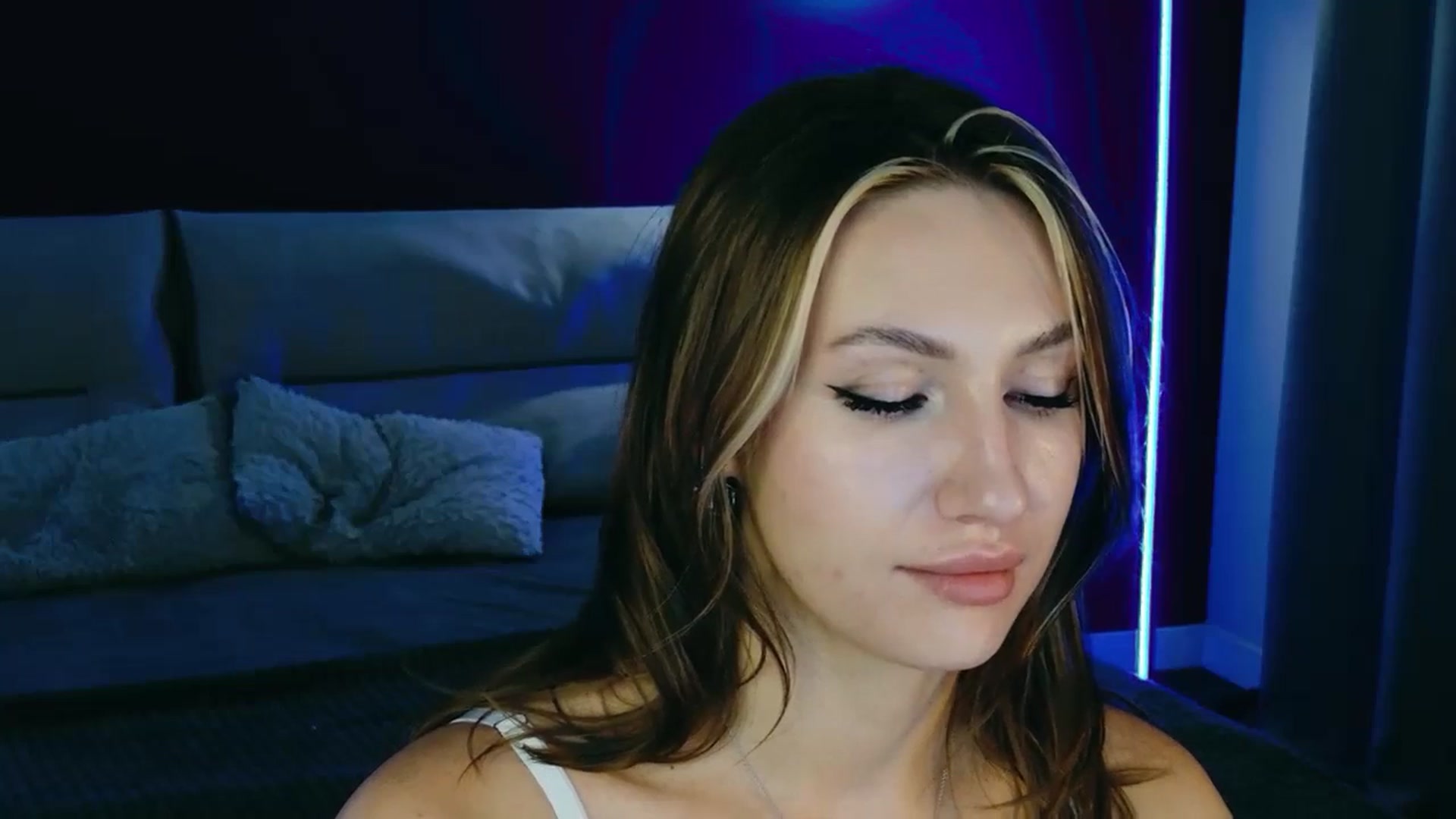 LovelyGin video thumbnail