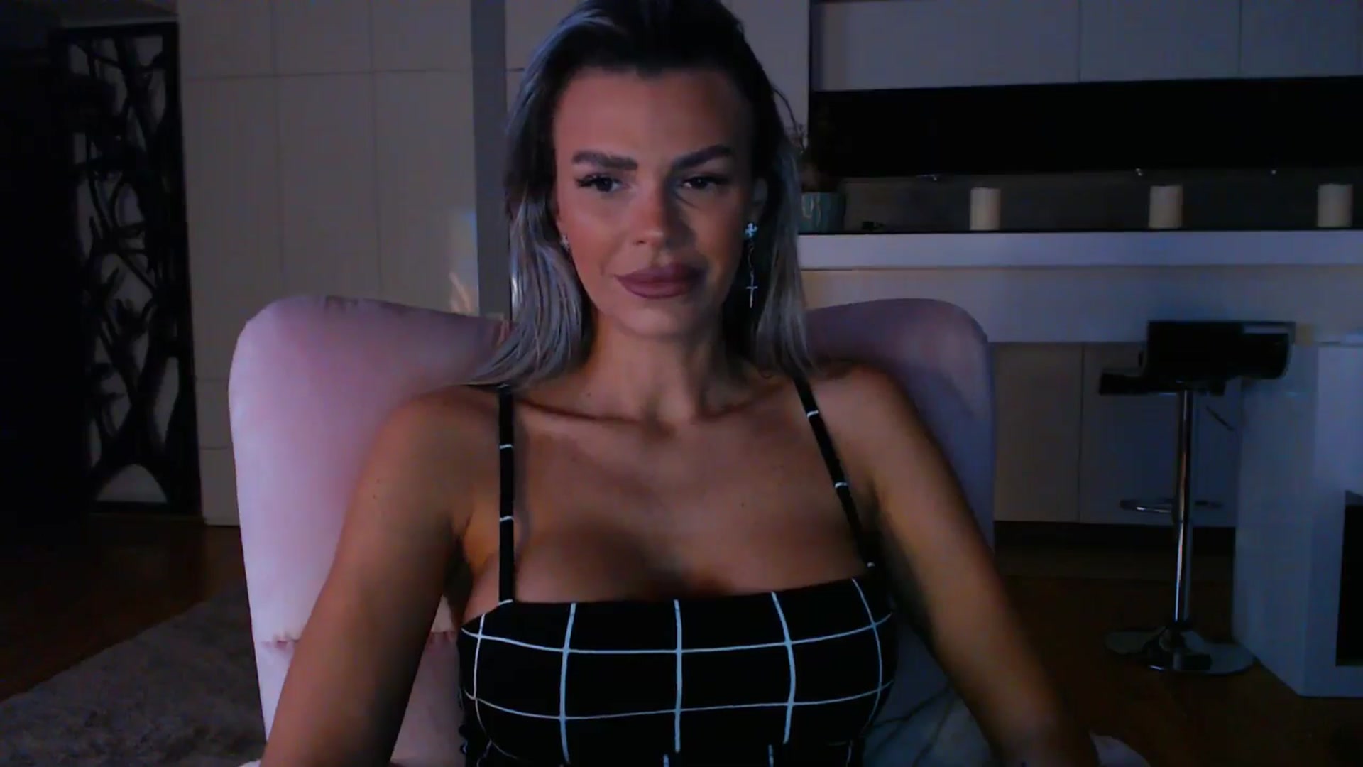 D_y_y video thumbnail