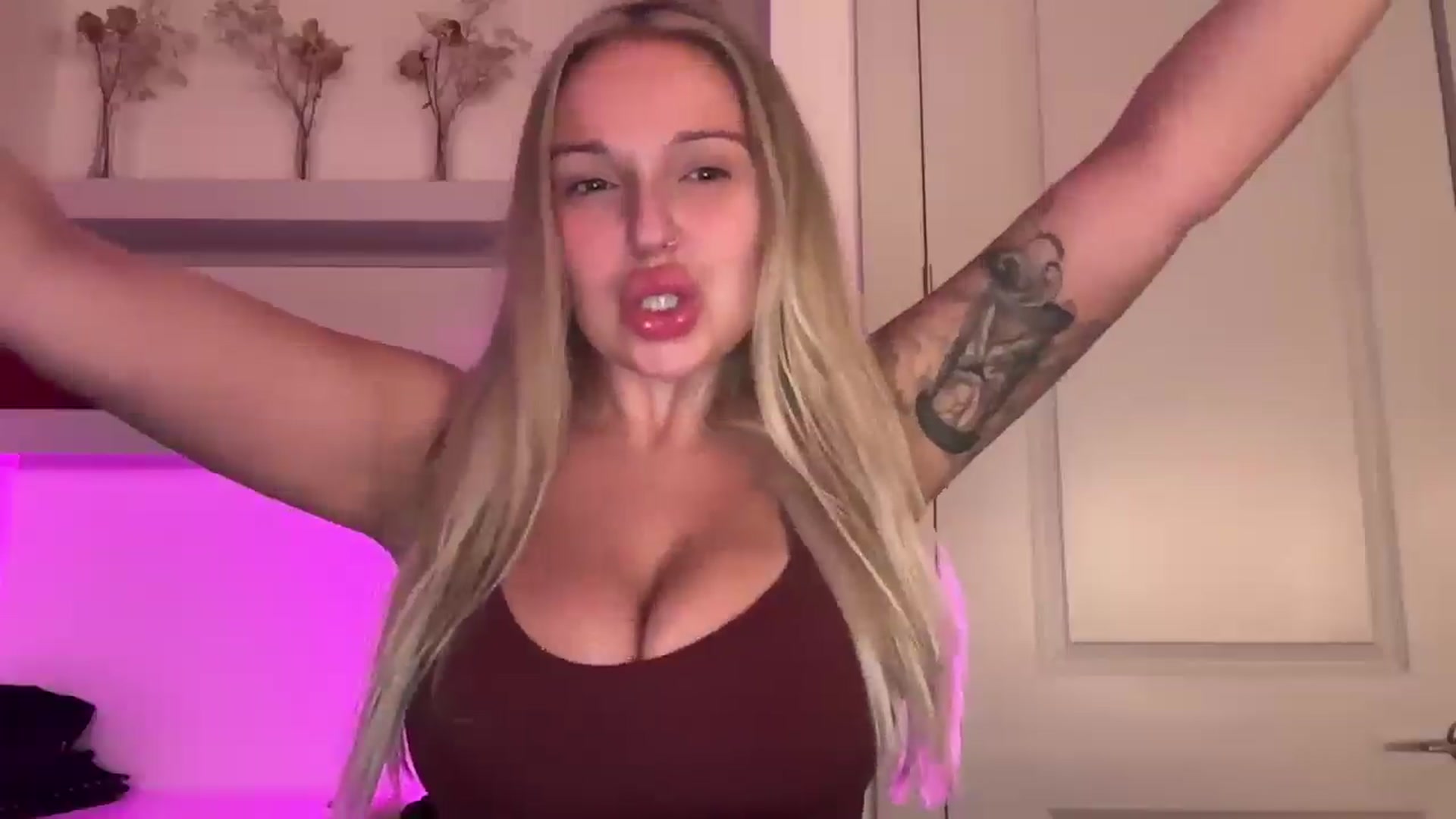 KissMyTitsPls video thumbnail