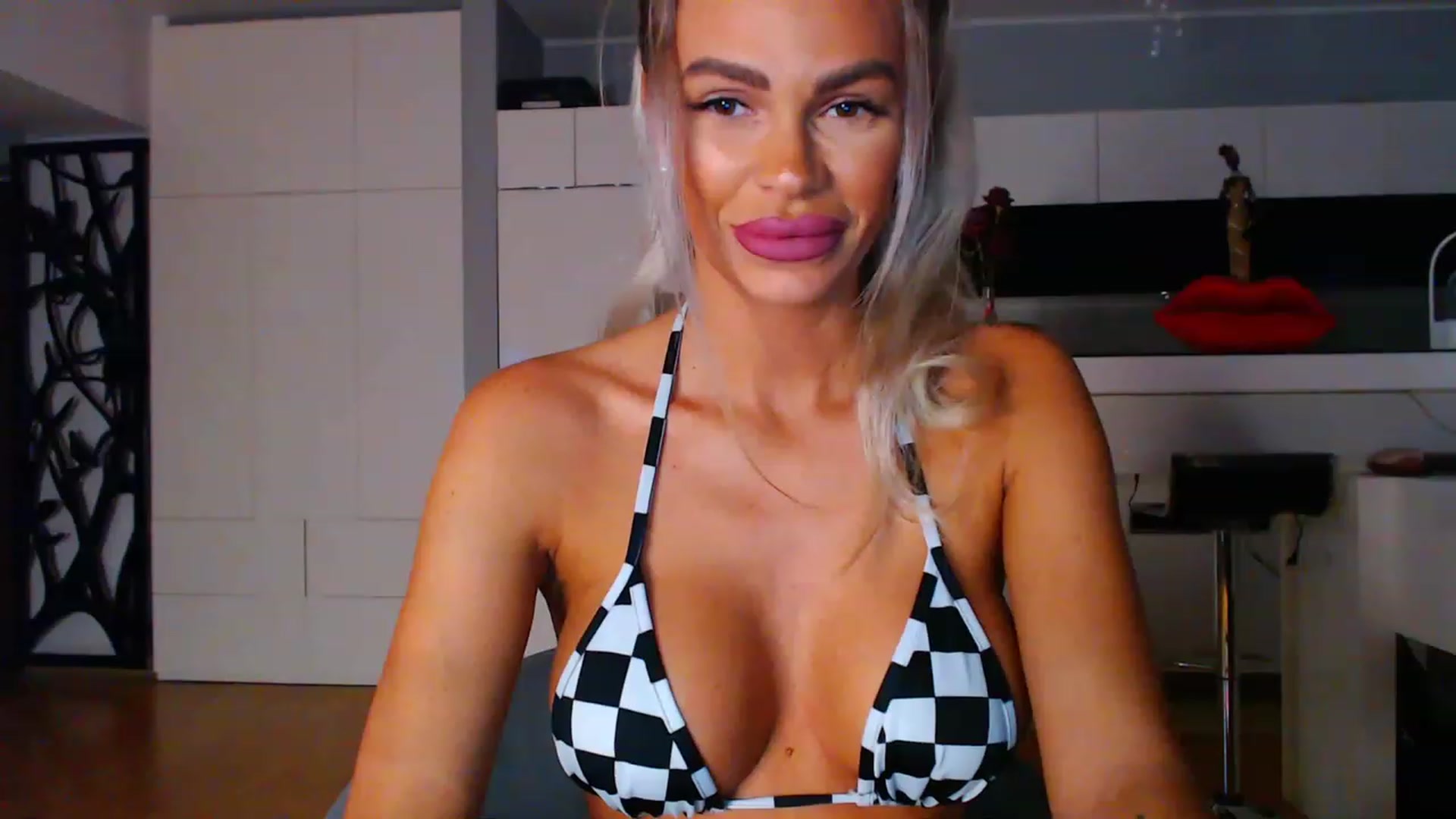 D_y_y video thumbnail