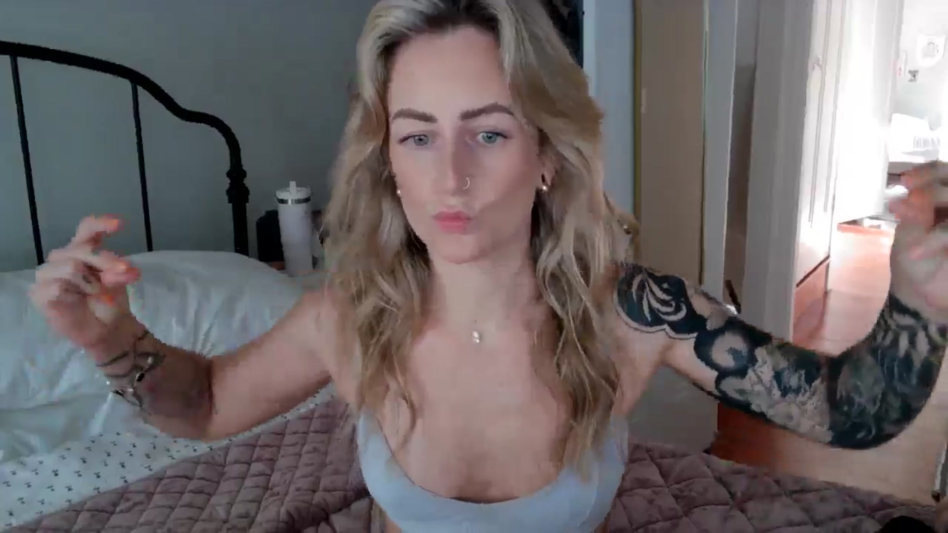 Lena_bee video thumbnail