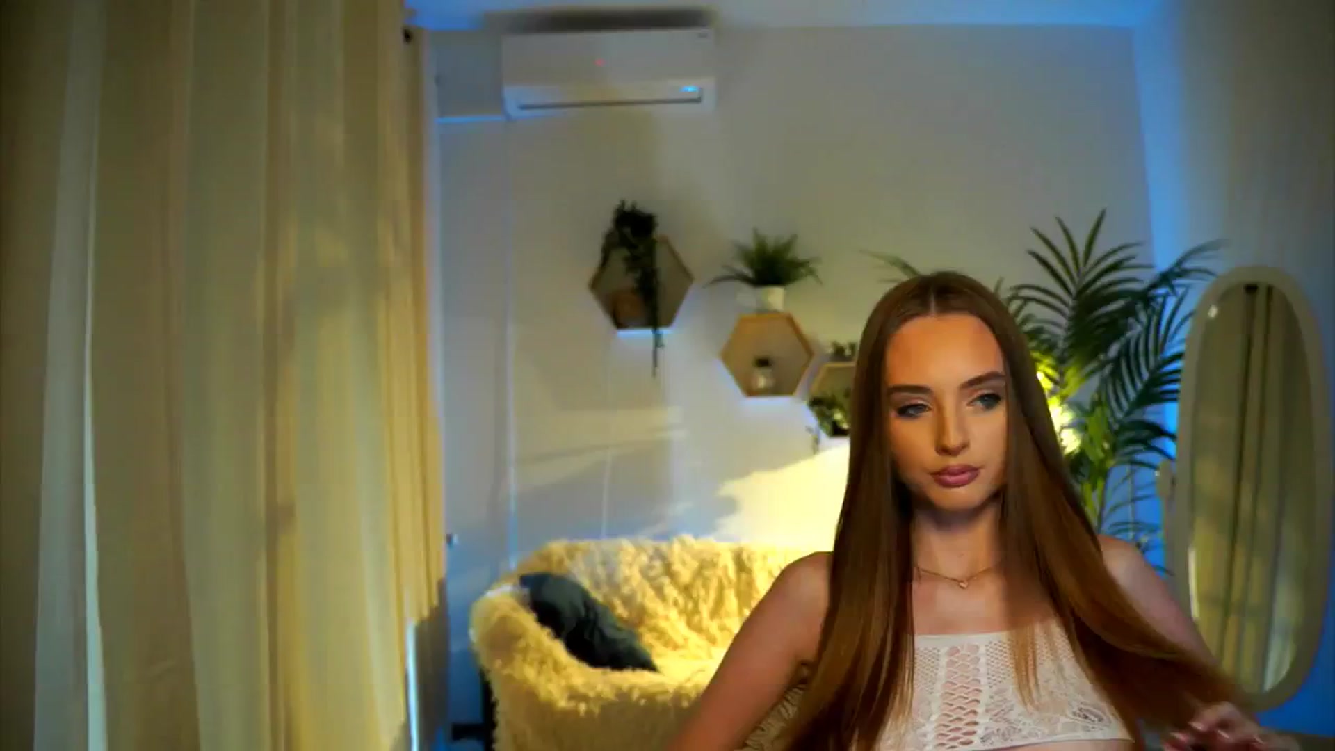 petitegonwild video thumbnail