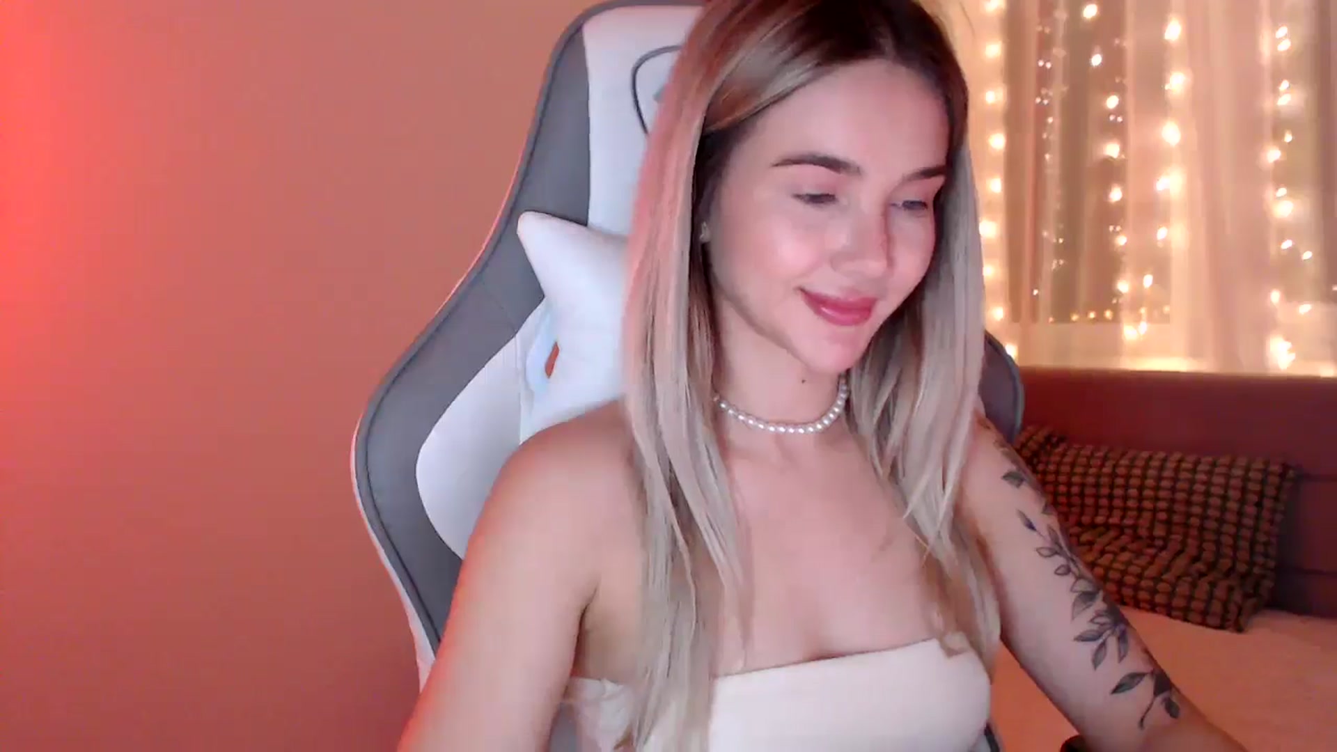 HolyMeow video thumbnail