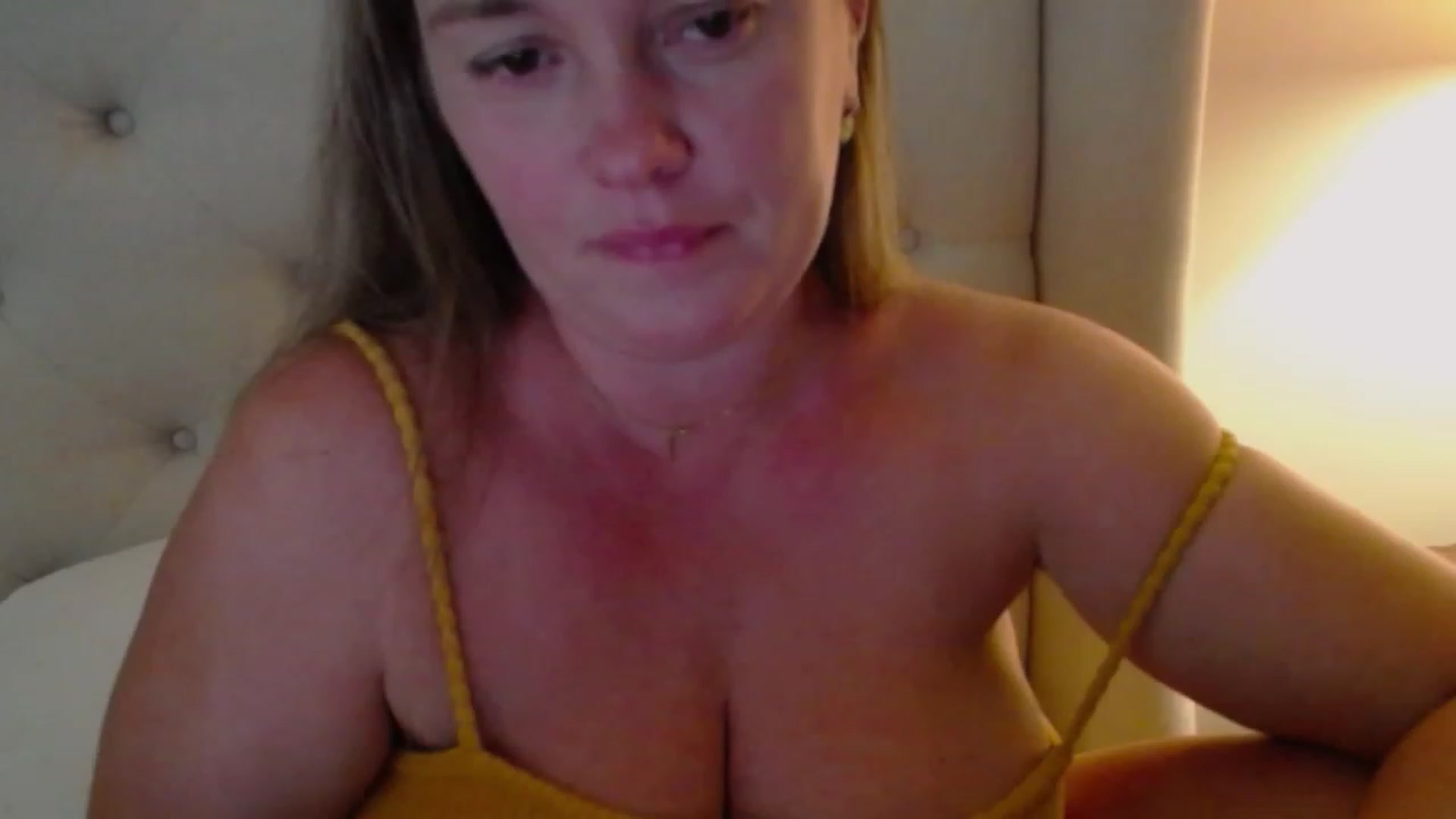 J0llye video thumbnail