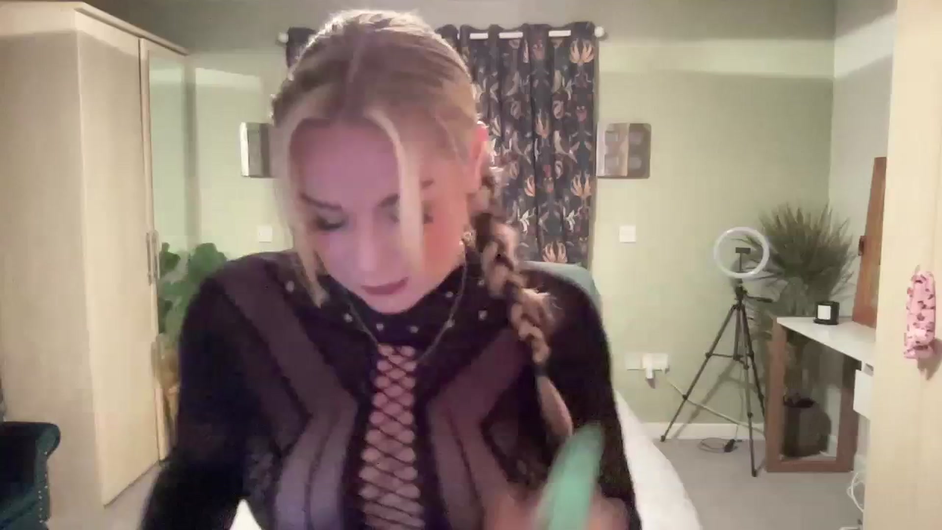 LaraLaughs video thumbnail