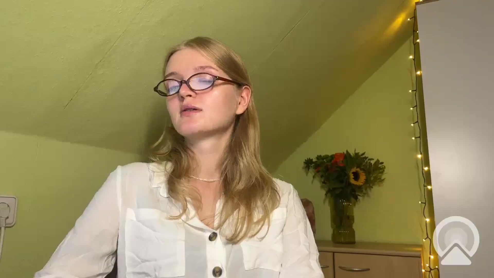 BlondeVixen_A video thumbnail