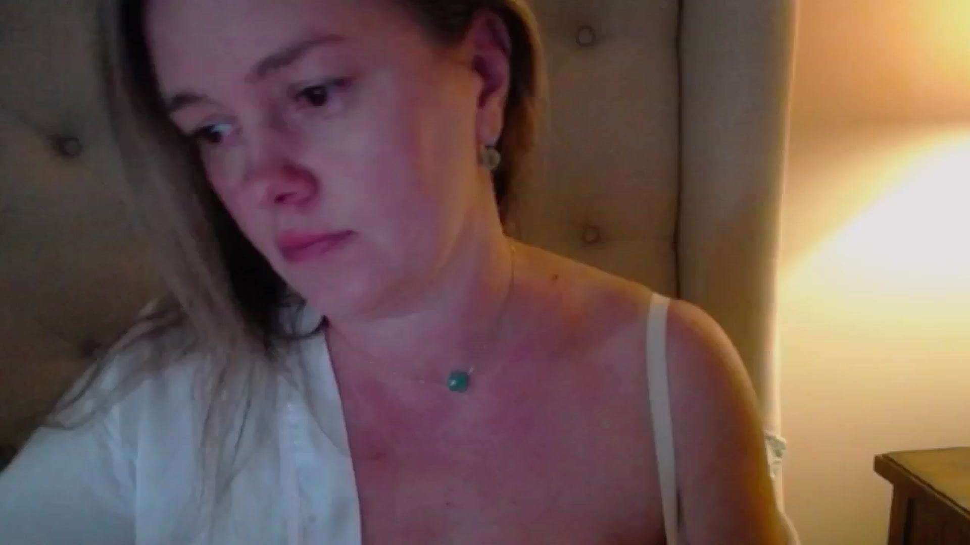 J0llye video thumbnail