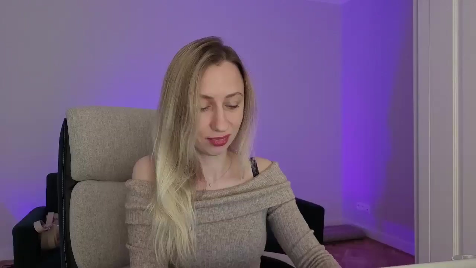 LilyFoxx video thumbnail
